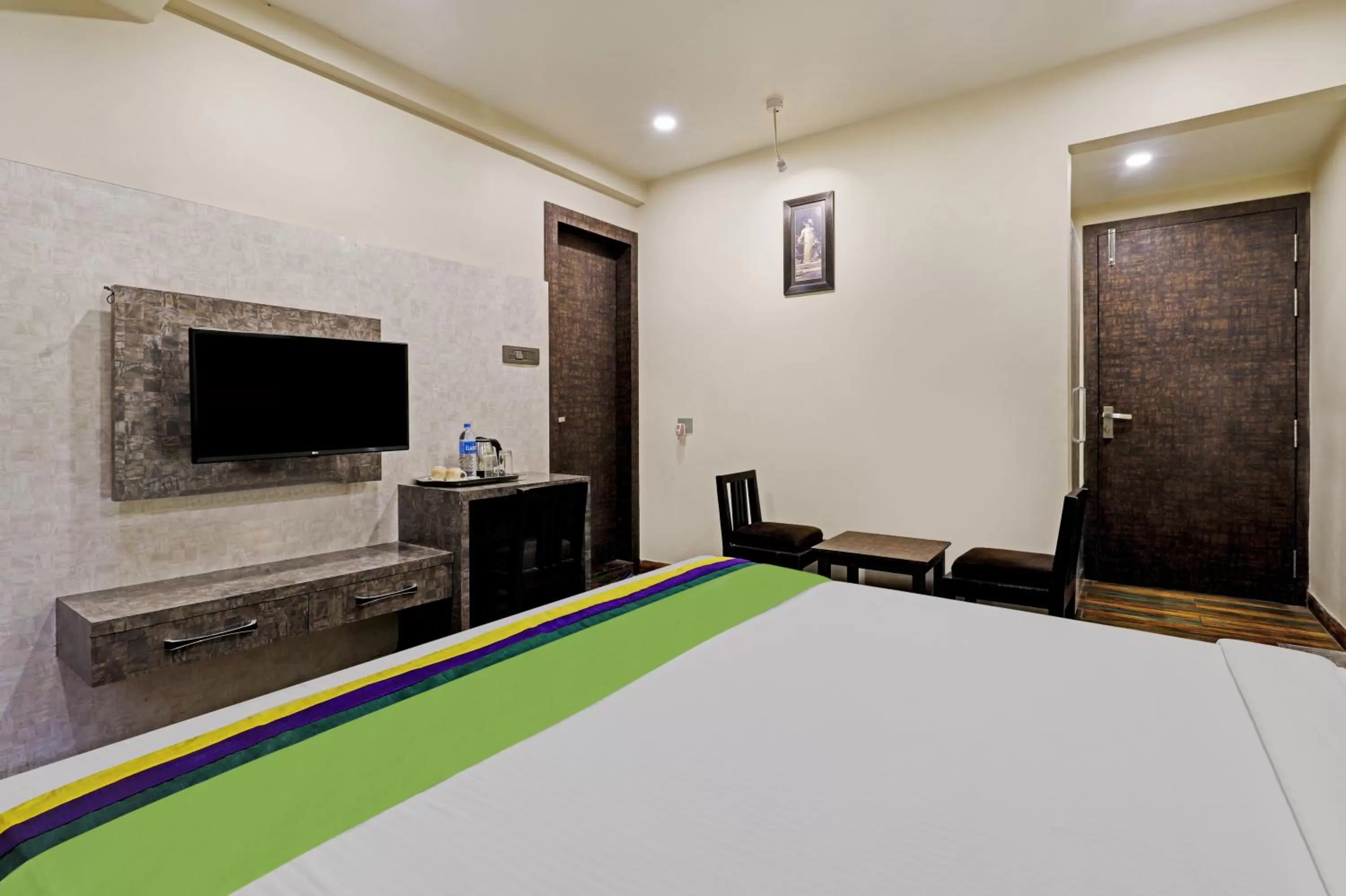 Bedroom in Itsy Hotels Ransu Residency