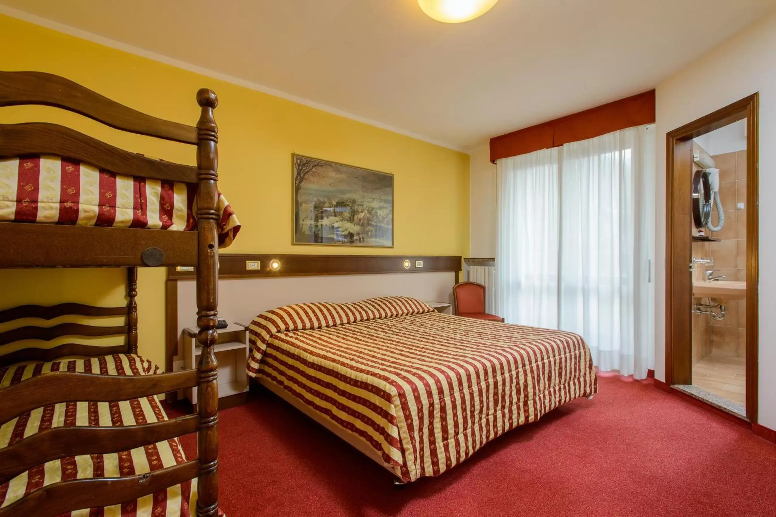 Standard Triple Room in Bes Hotel Papa San Pellegrino Terme Standard Triple Room in Bes Hotel Papa San Pellegrino Terme