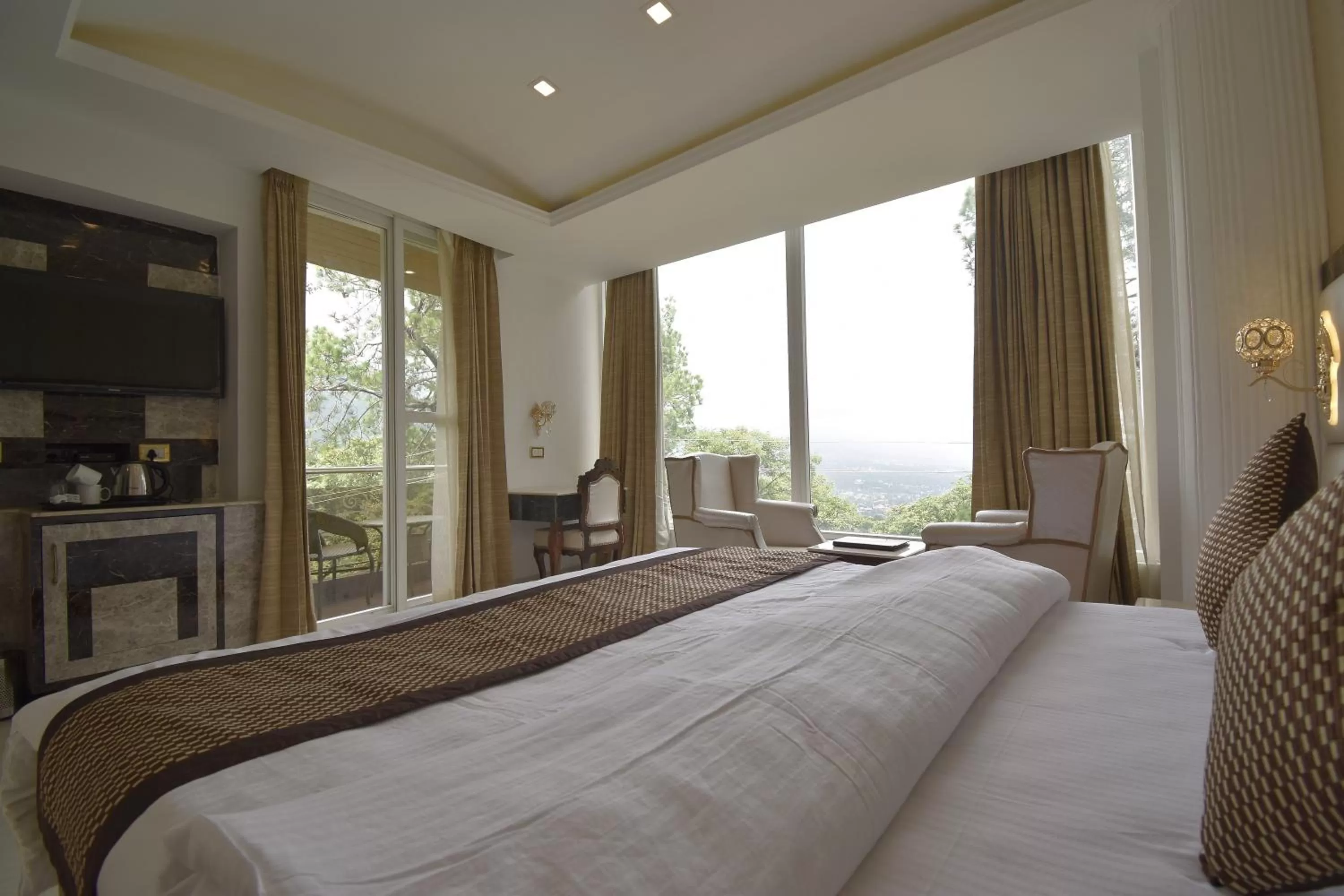 Bed in The Royal Castle AC Centralized