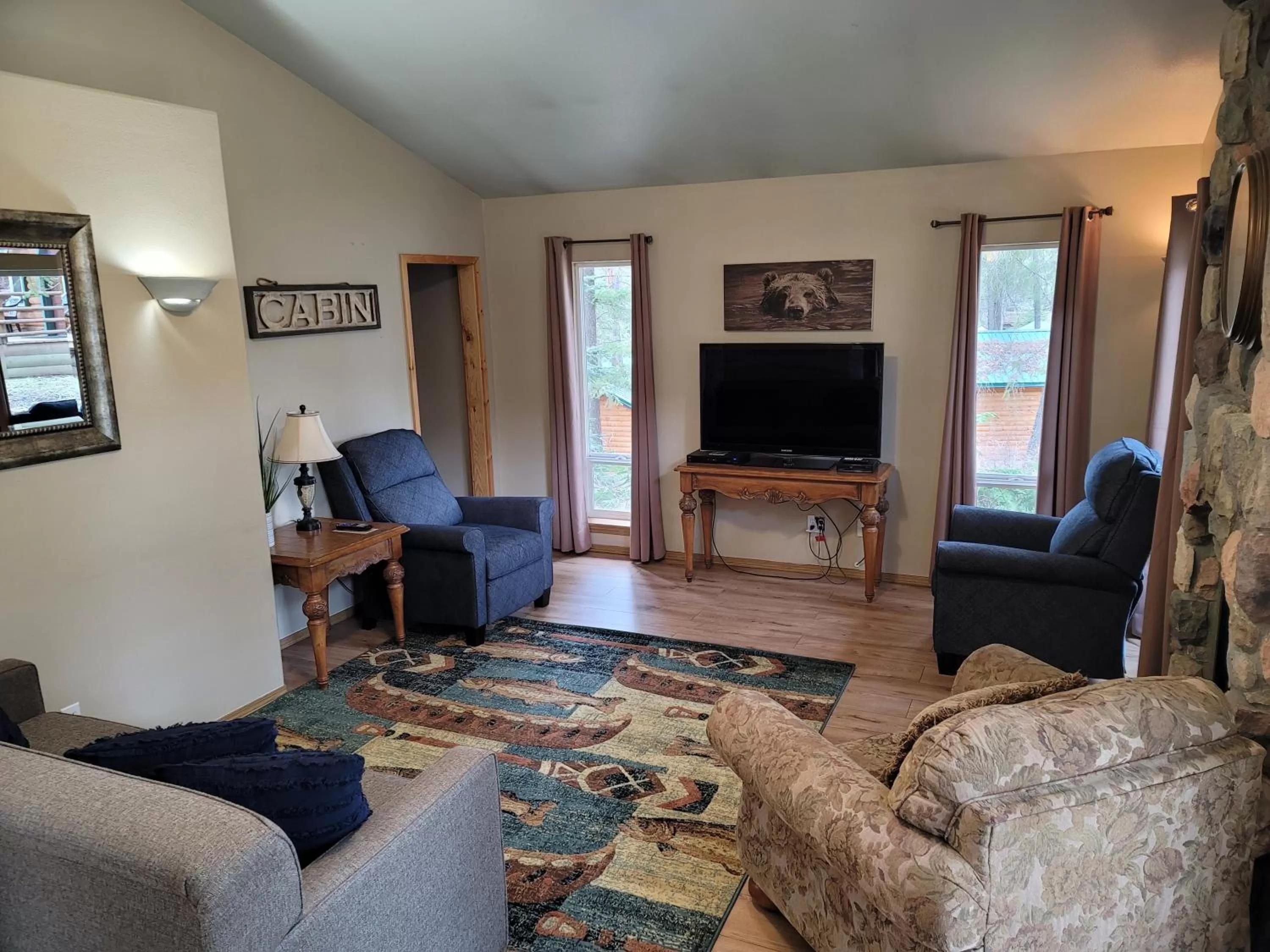 Riverfront Motel & Cabins