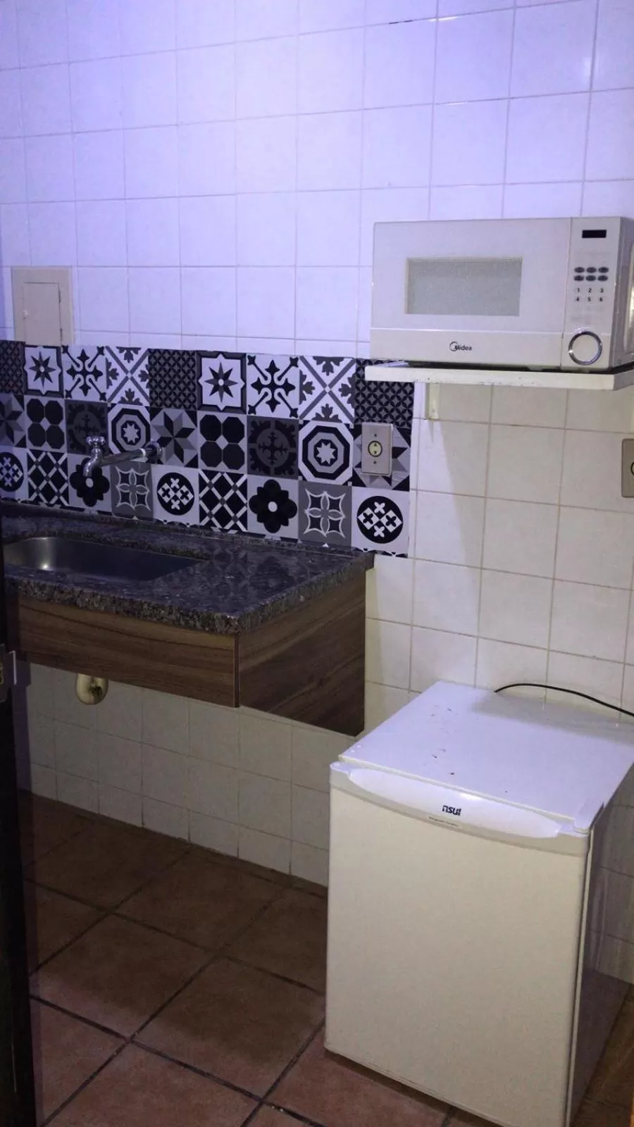 Kitchen or kitchenette, Bathroom in Hotel Alfa de Bauru Ltda