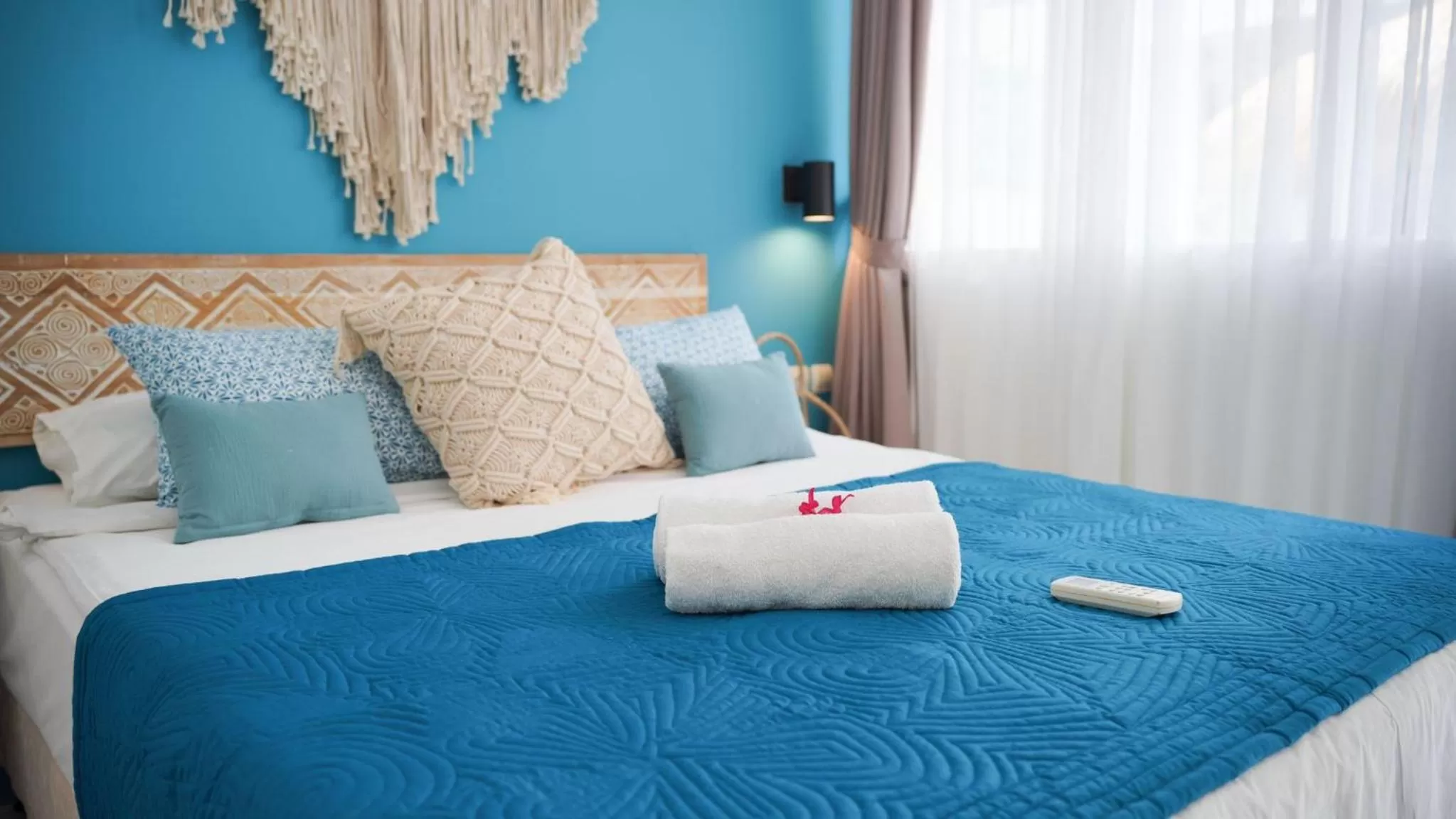 Photo of the whole room, Bed in The White Bay