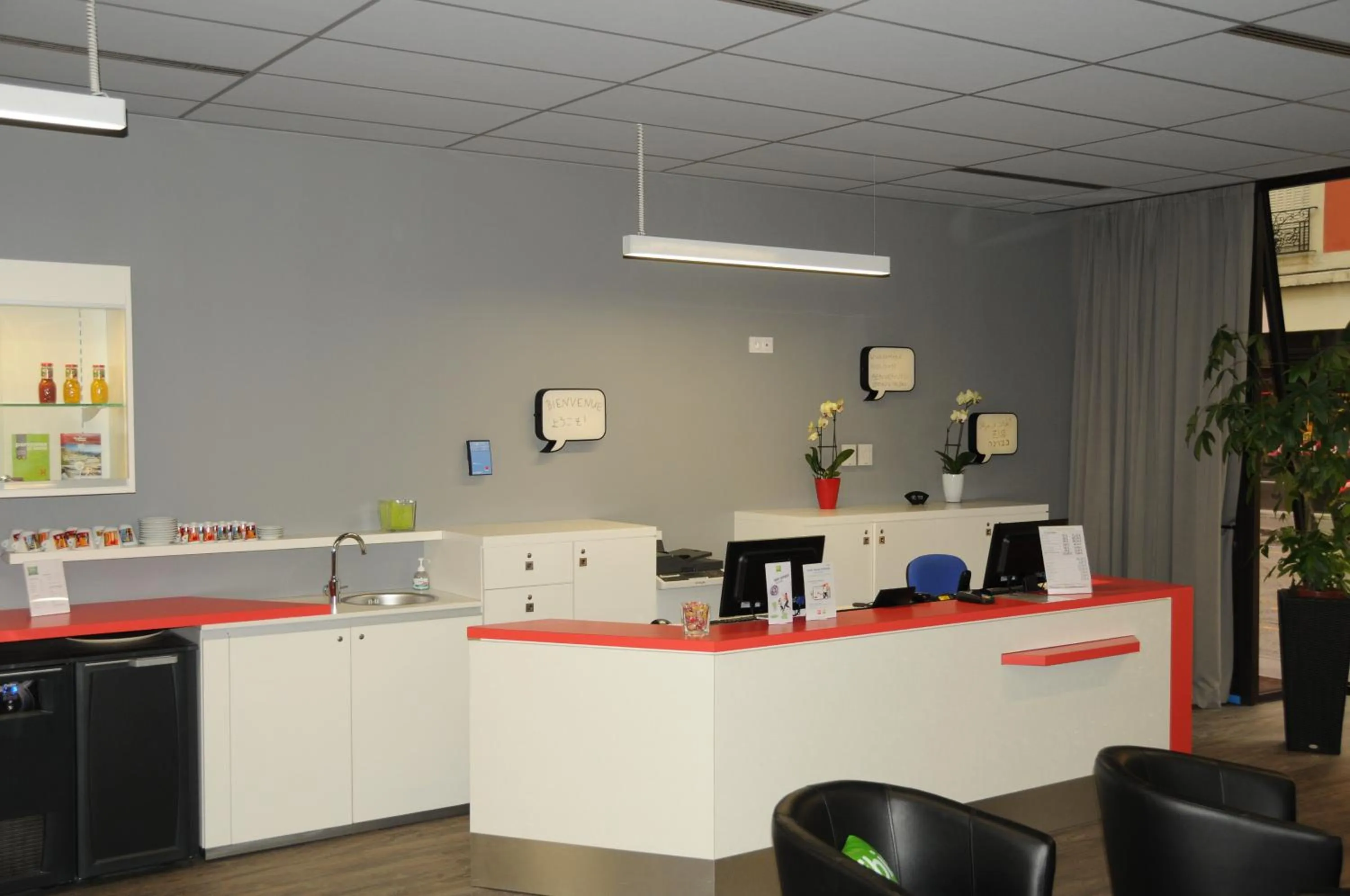 Lobby or reception in Ibis Styles Chambery Centre Gare