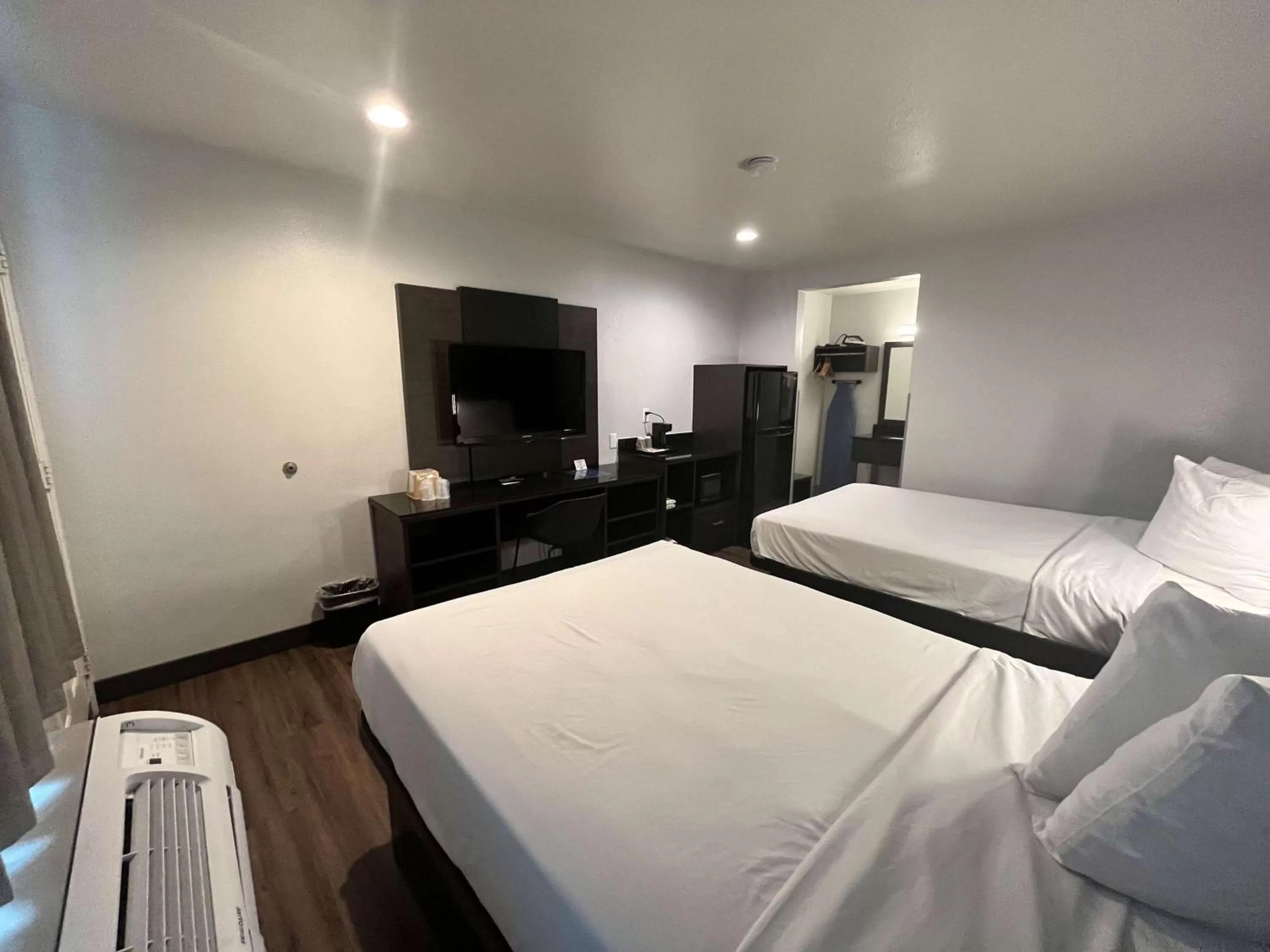 Photo of the whole room in Studio 6 Suites Escondido CA