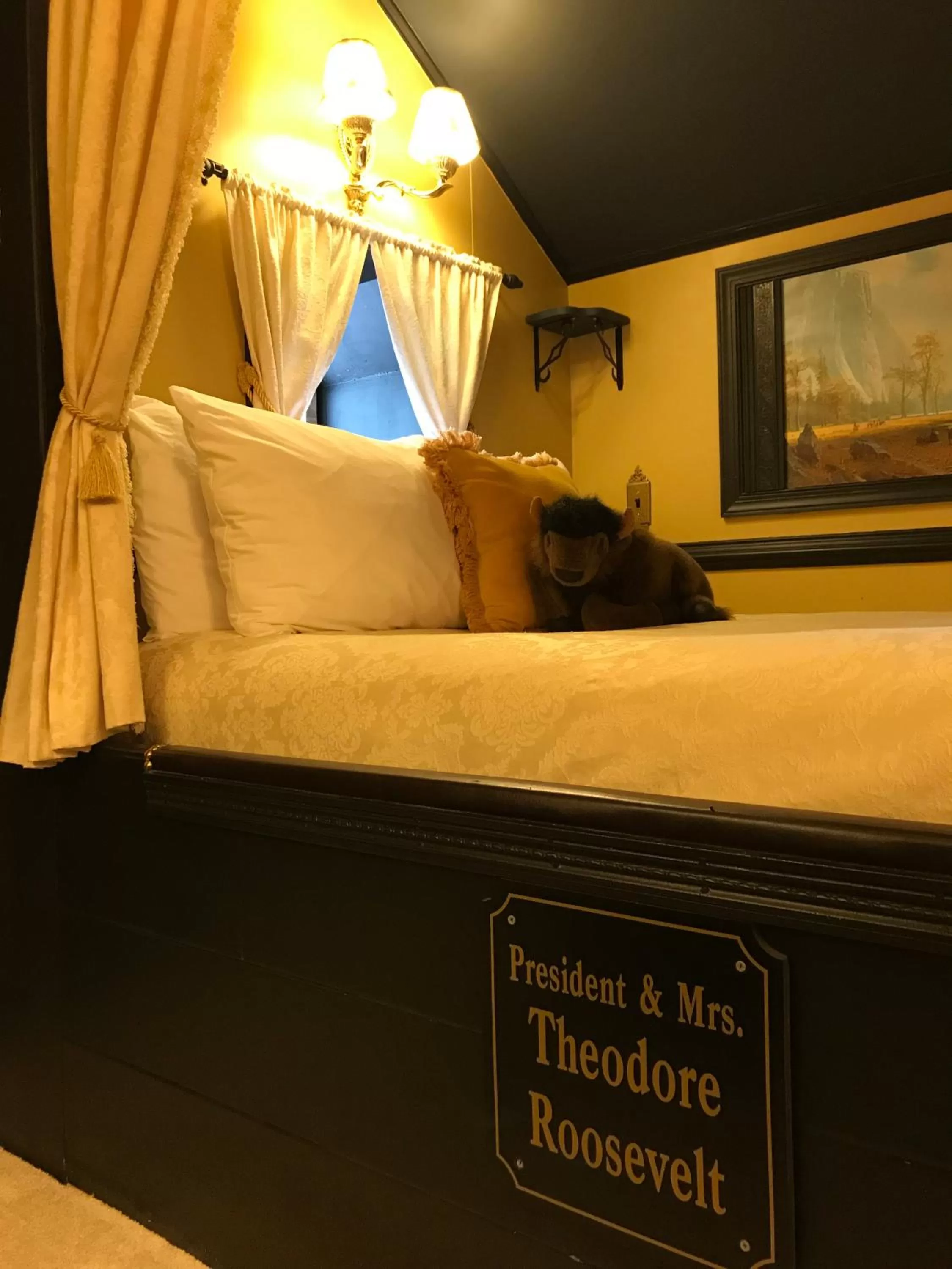 Bedroom, Bed in A Williamsburg White House Inn