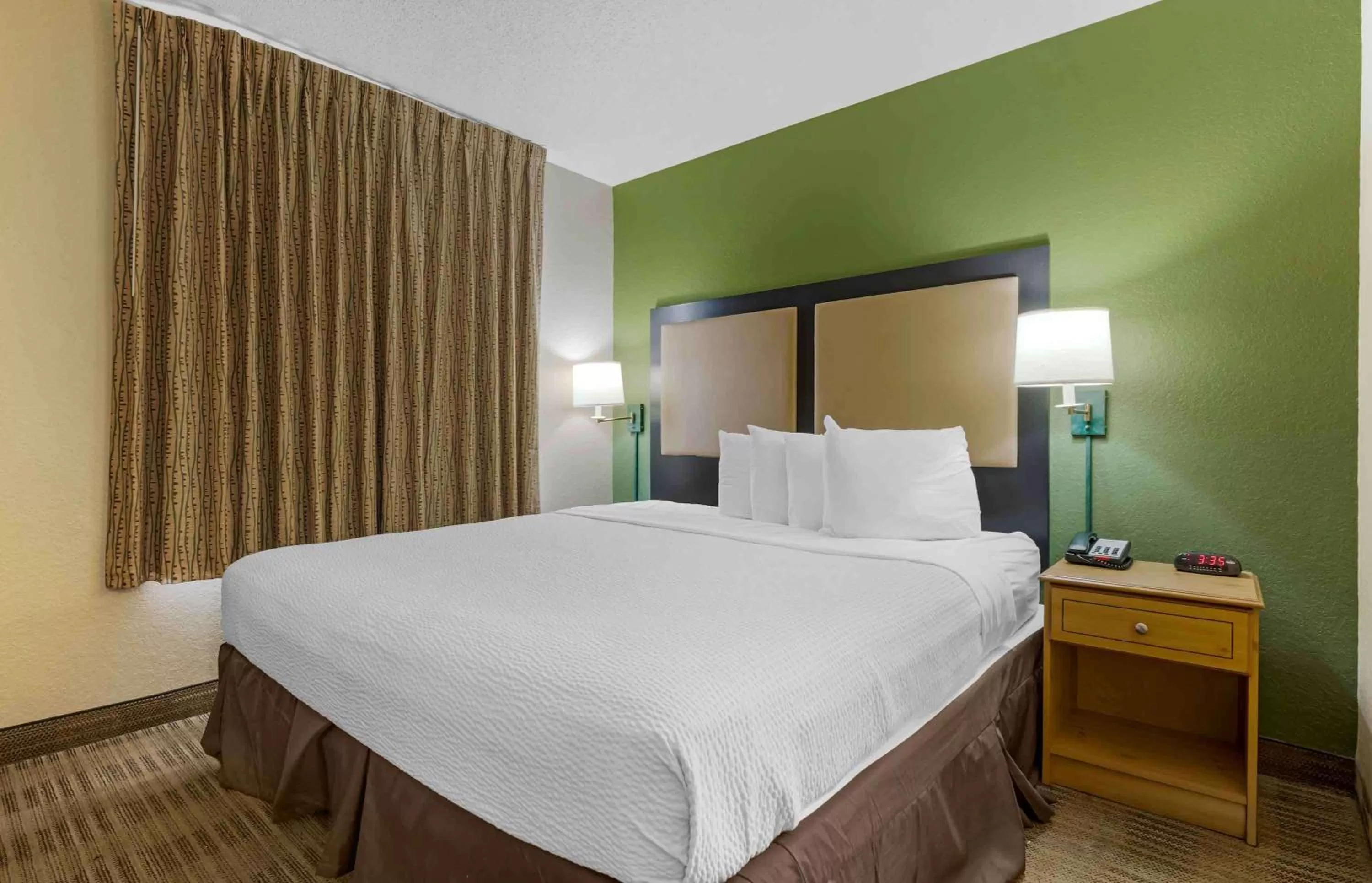 Deluxe Studio with 1 King Bed - Non-Smoking in Extended Stay America Suites - Orlando - Southpark - Equity Row