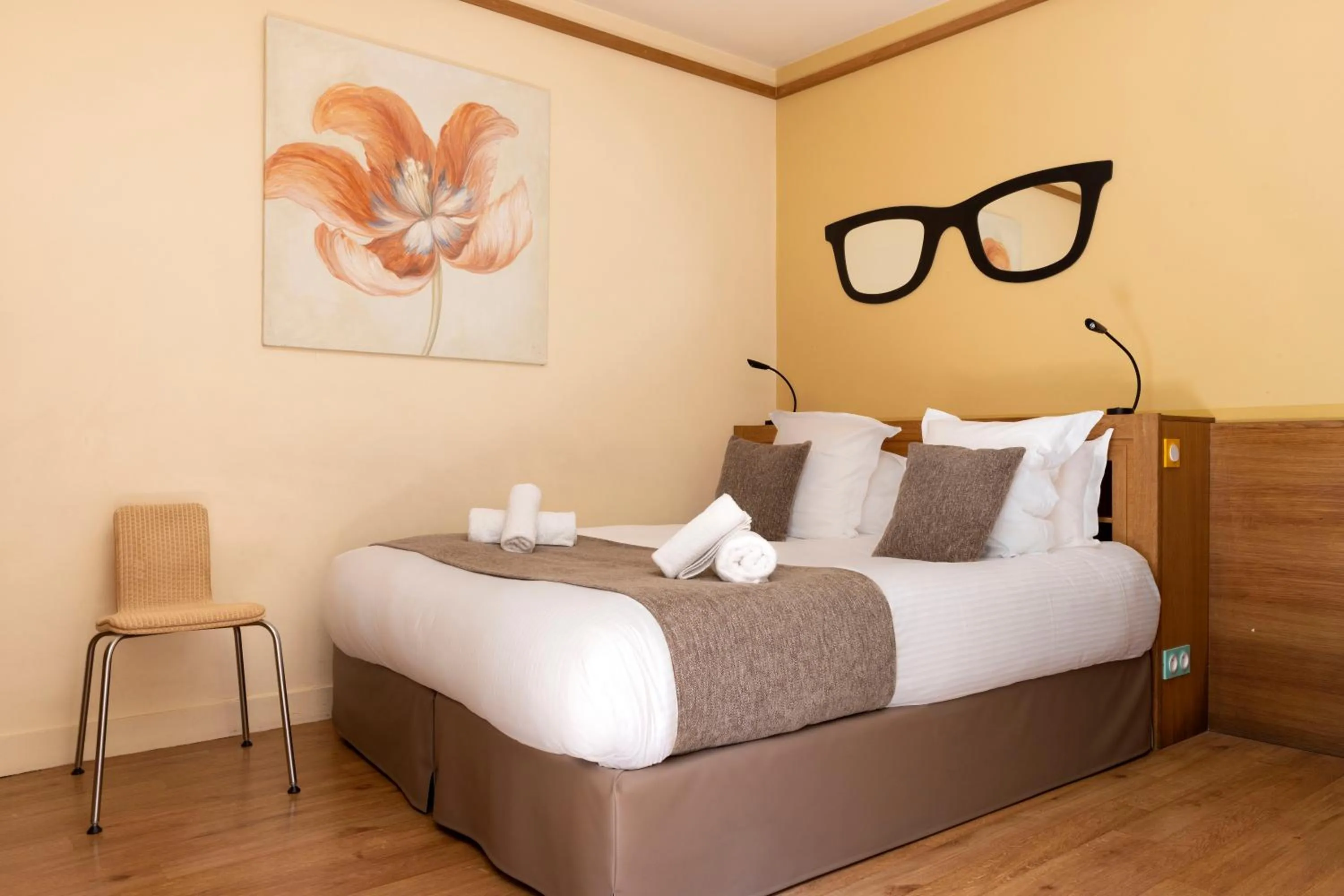 Bedroom, Bed in Hotel Le Dauphin