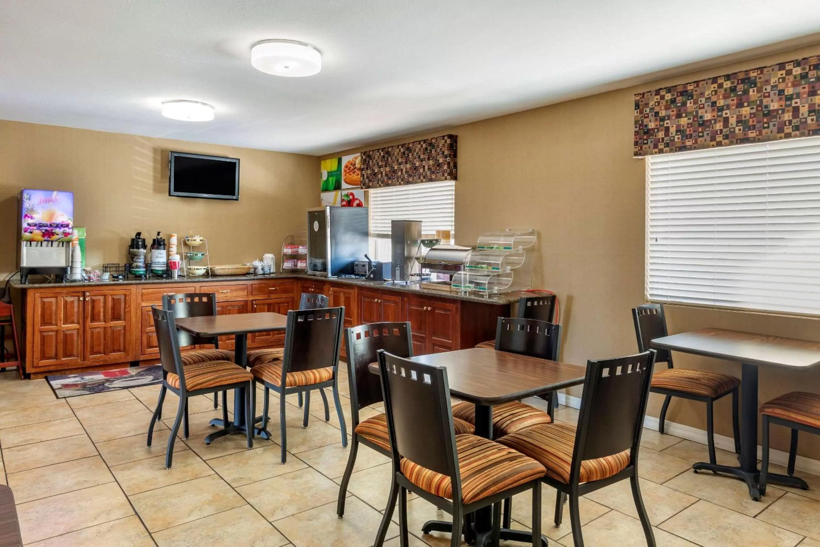 Restaurant/places to eat in Quality Inn Russellville I-40