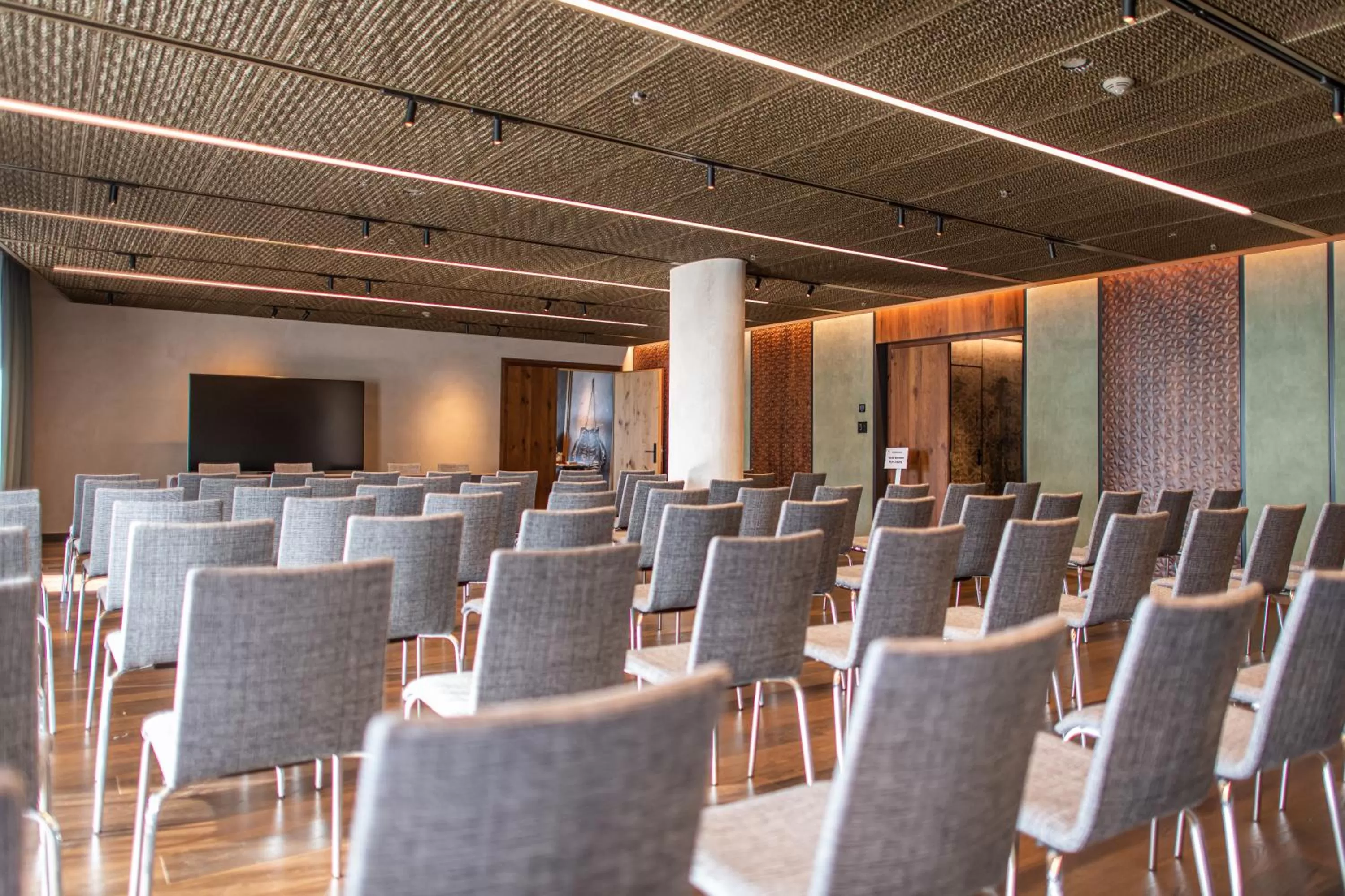 Business facilities in The Hide Flims Hotel