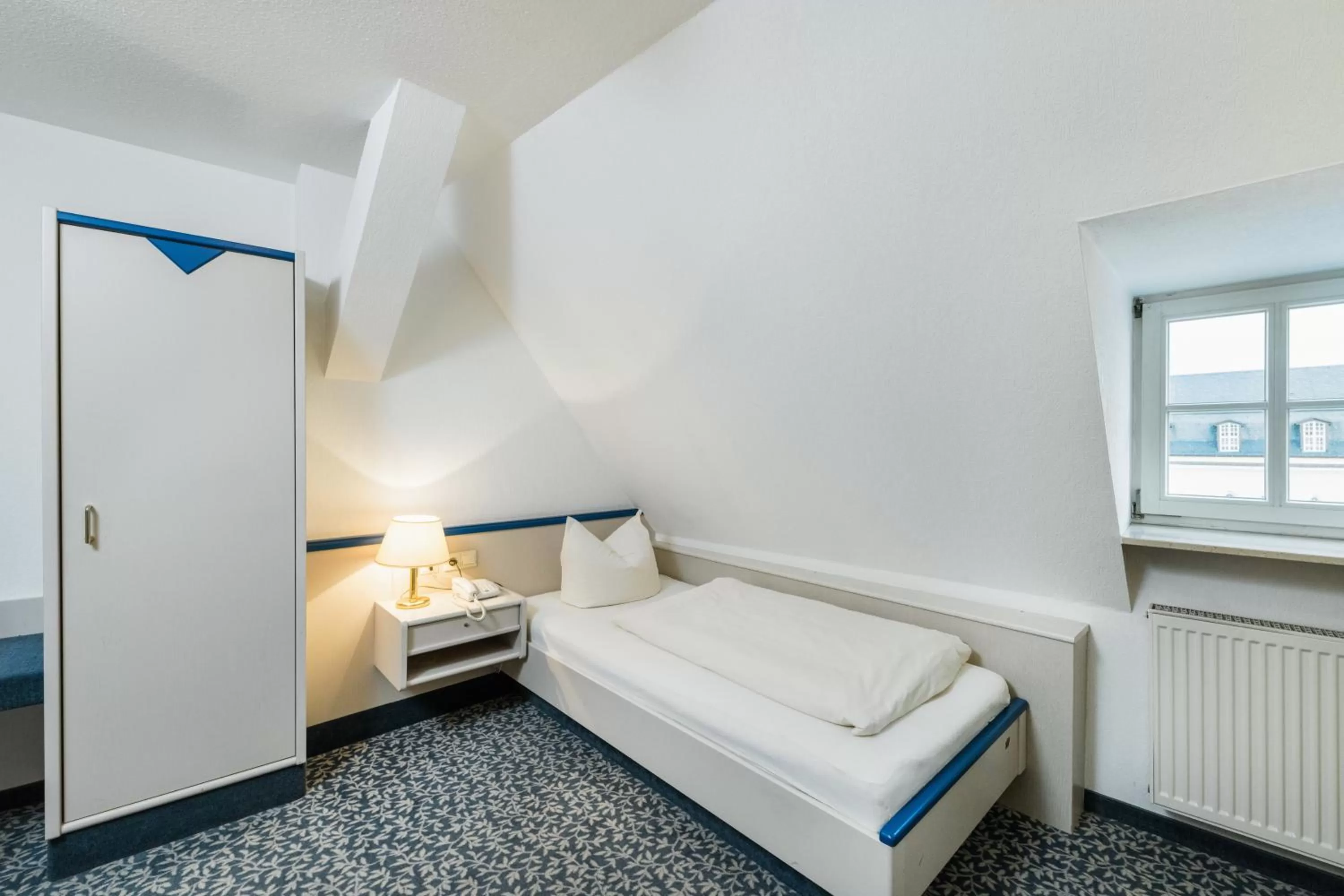 Bedroom, Bed in Hotel am Markt