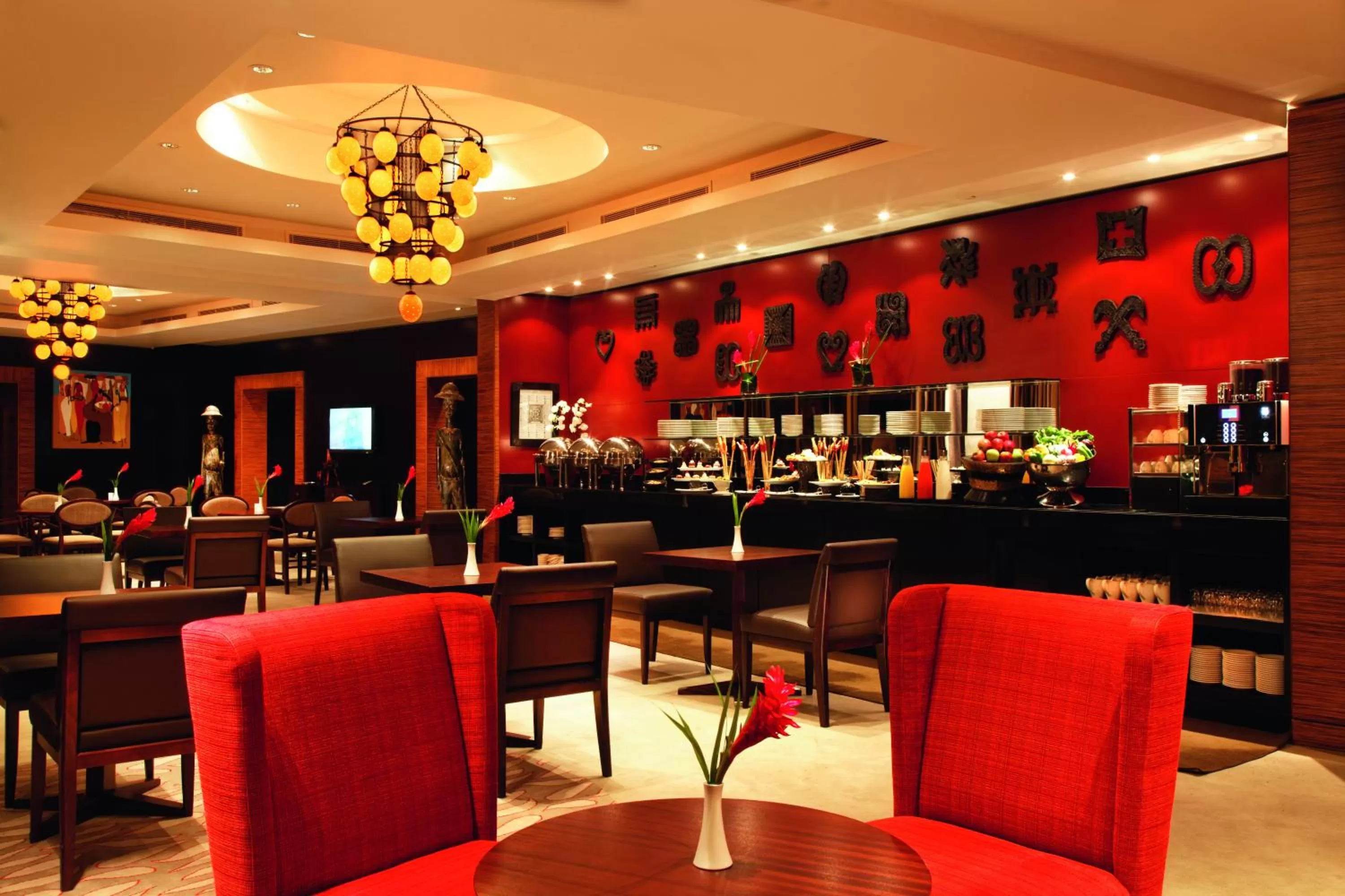 Lounge or bar in Mövenpick Ambassador Hotel Accra