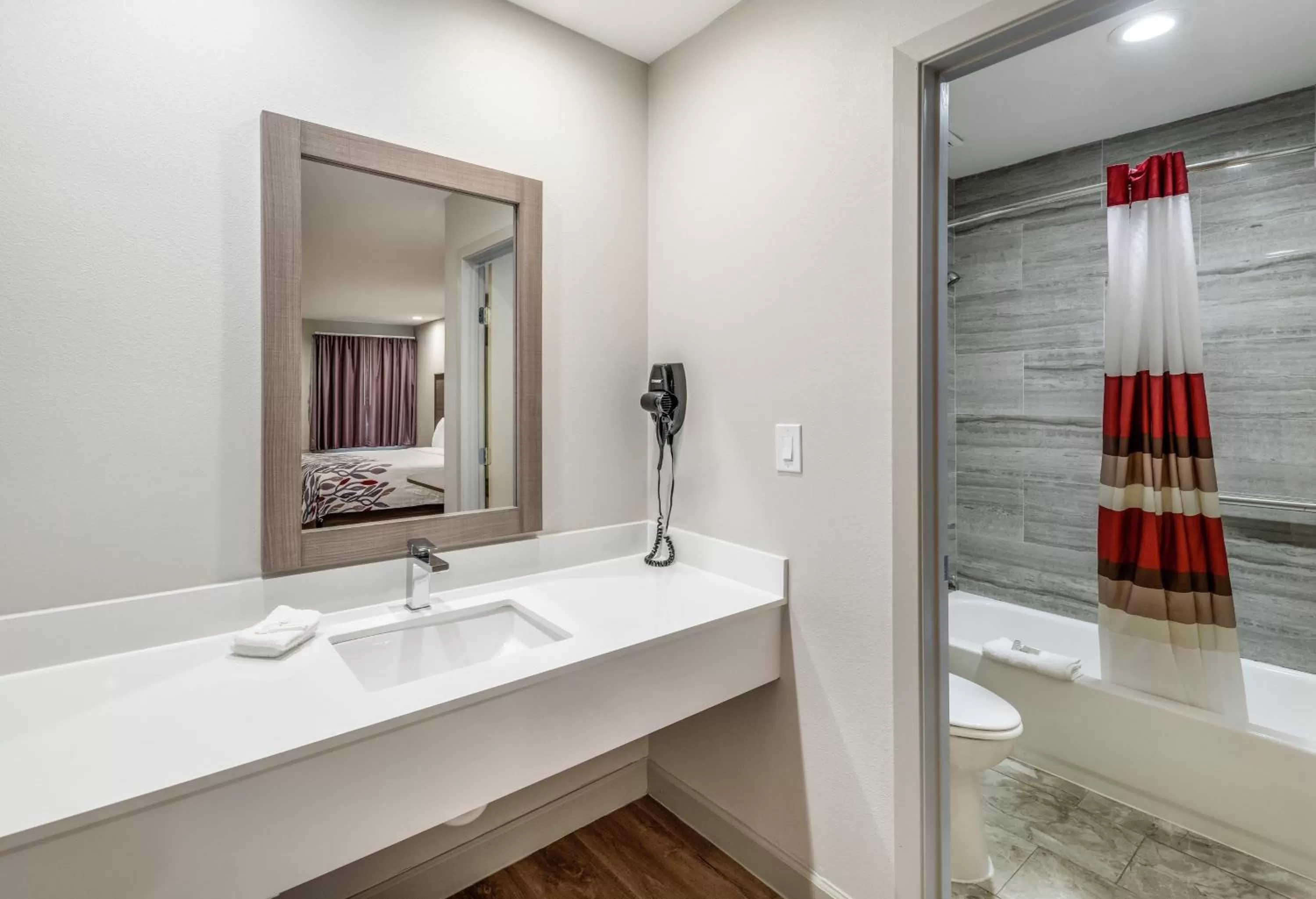 Bathroom in Red Roof Inn Lewisville