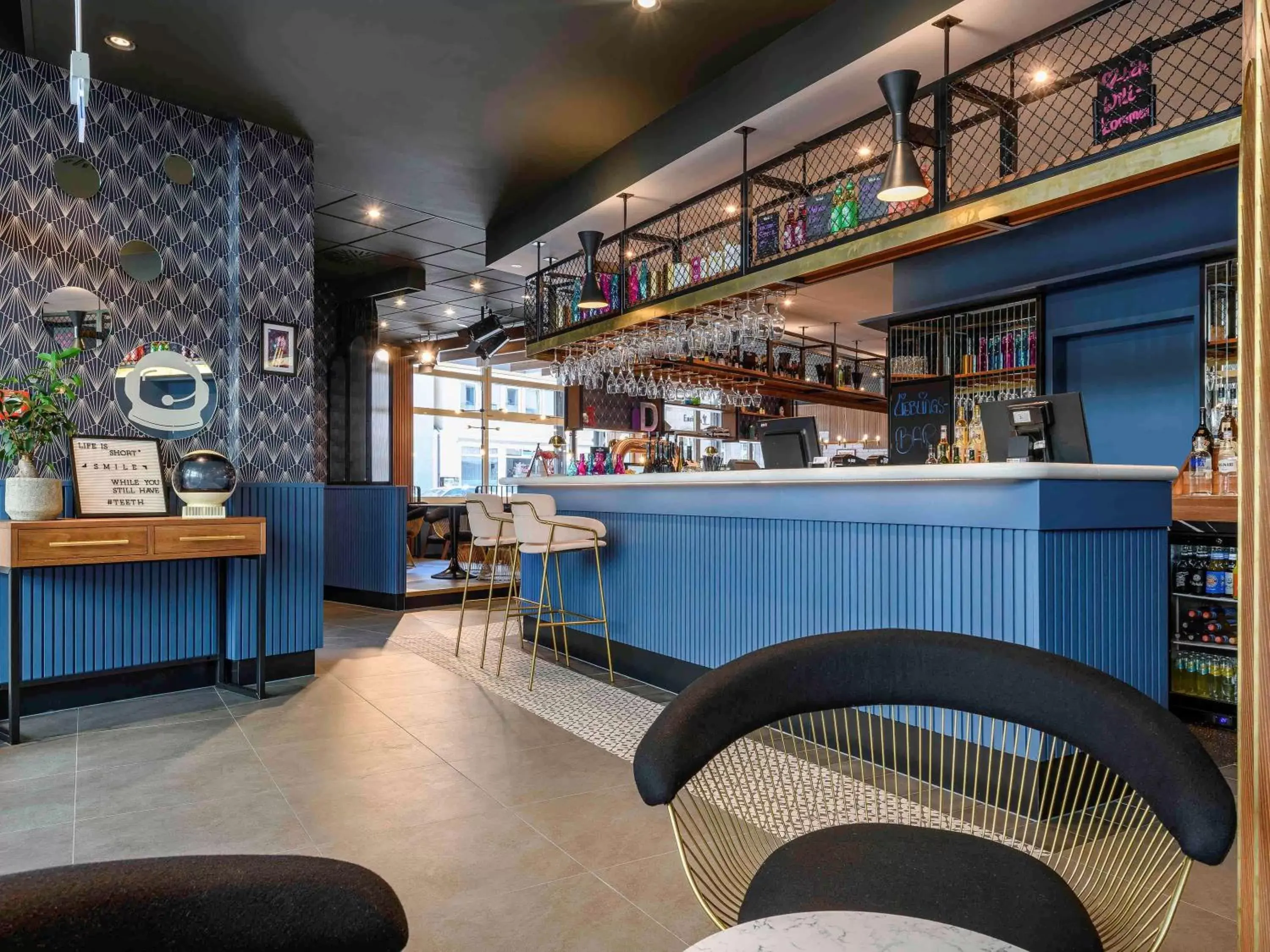 T H E Darmstadt T H E Darmstadt