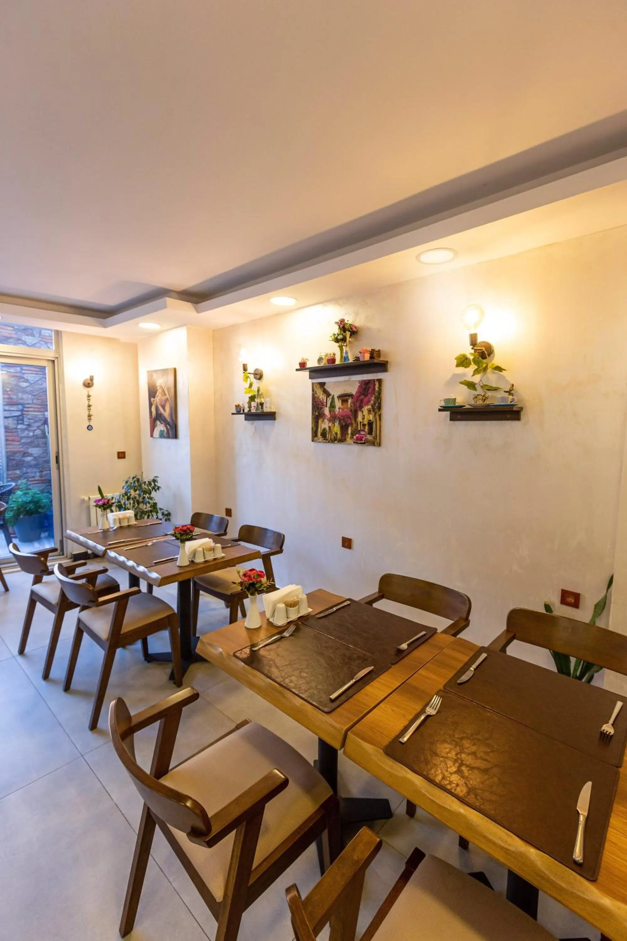 Restaurant/places to eat in Kumru Hotel