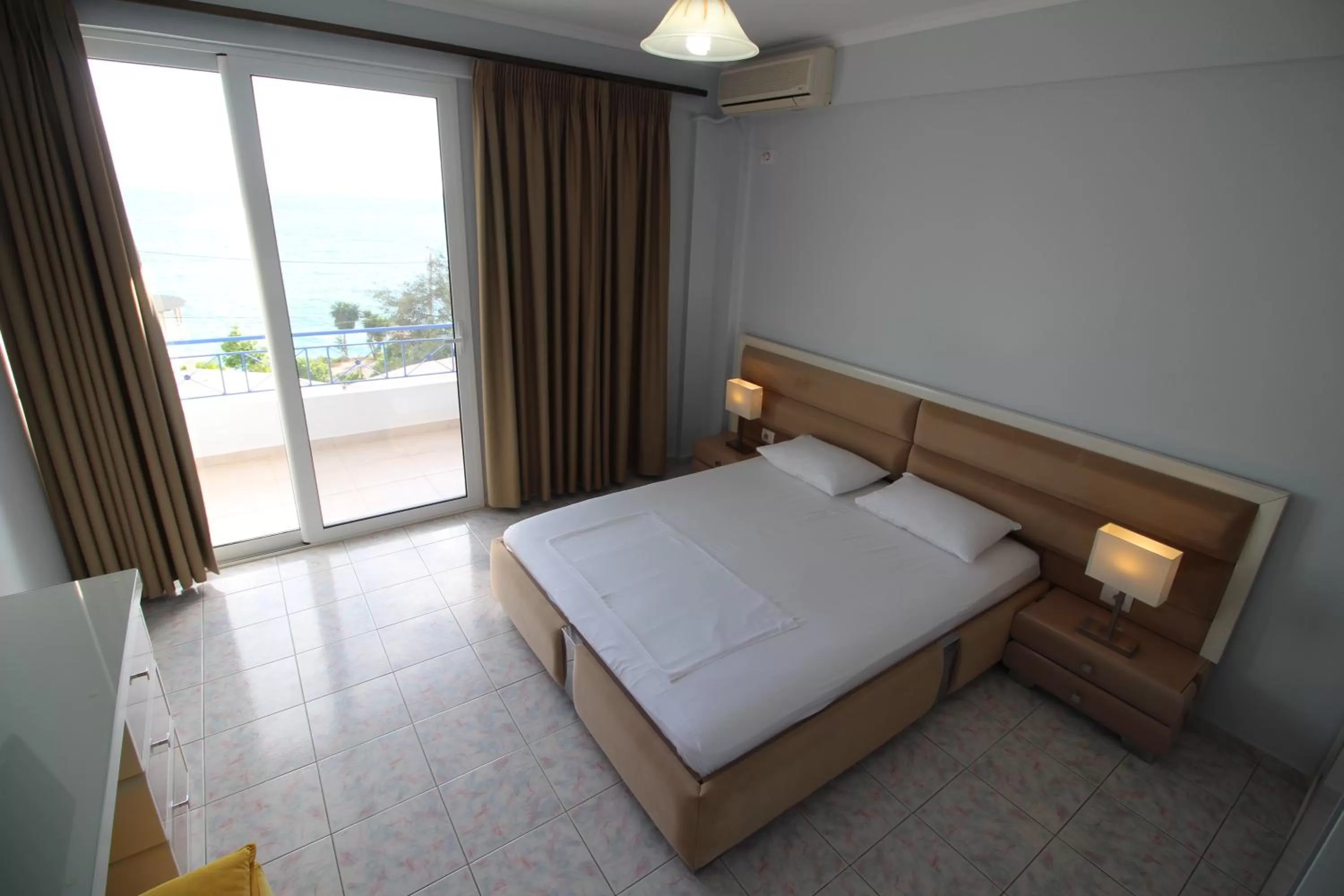 Bed in Murati Suites Sarandë