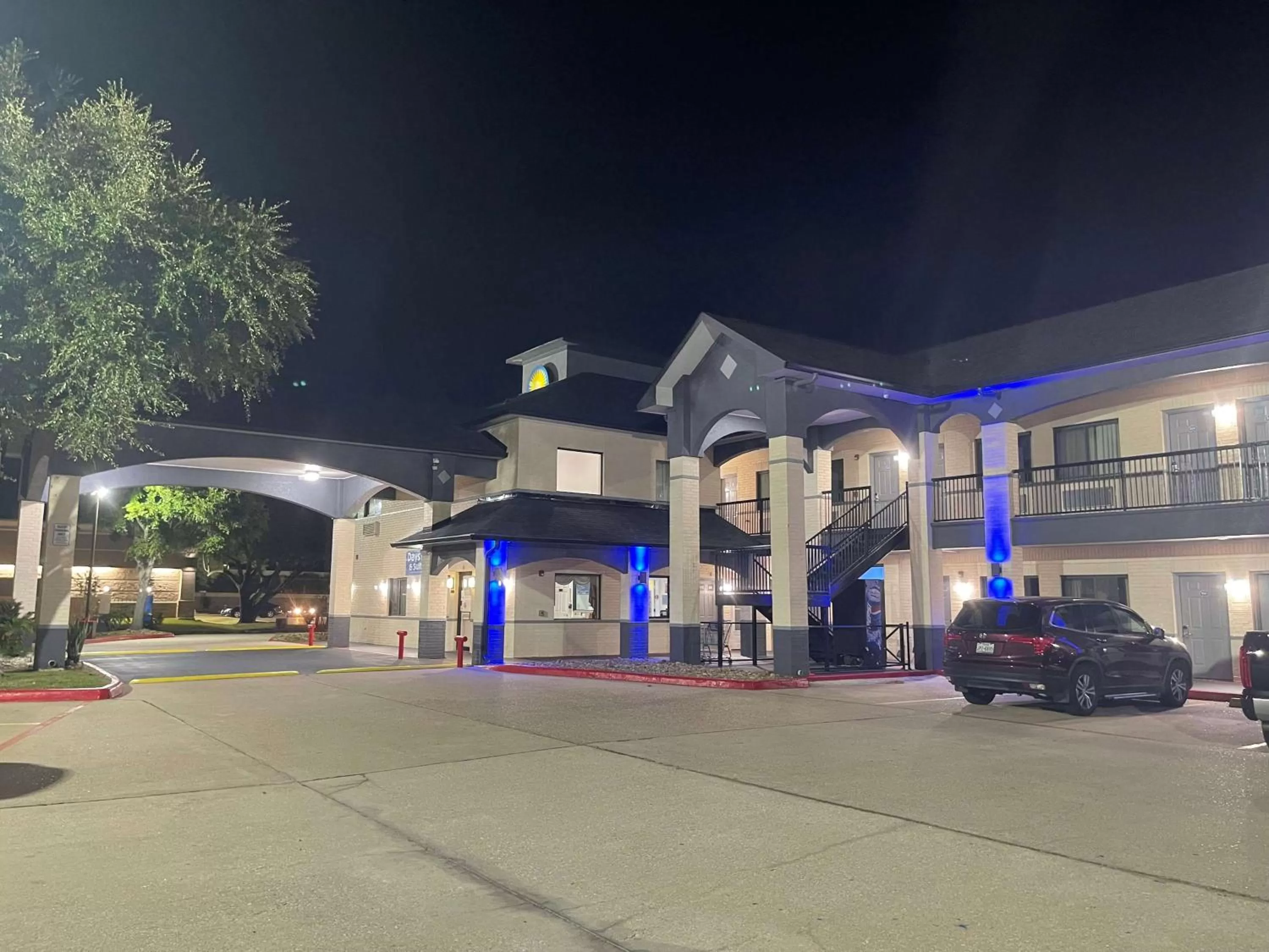 Property building in Days Inn by Wyndham Dickinson TX