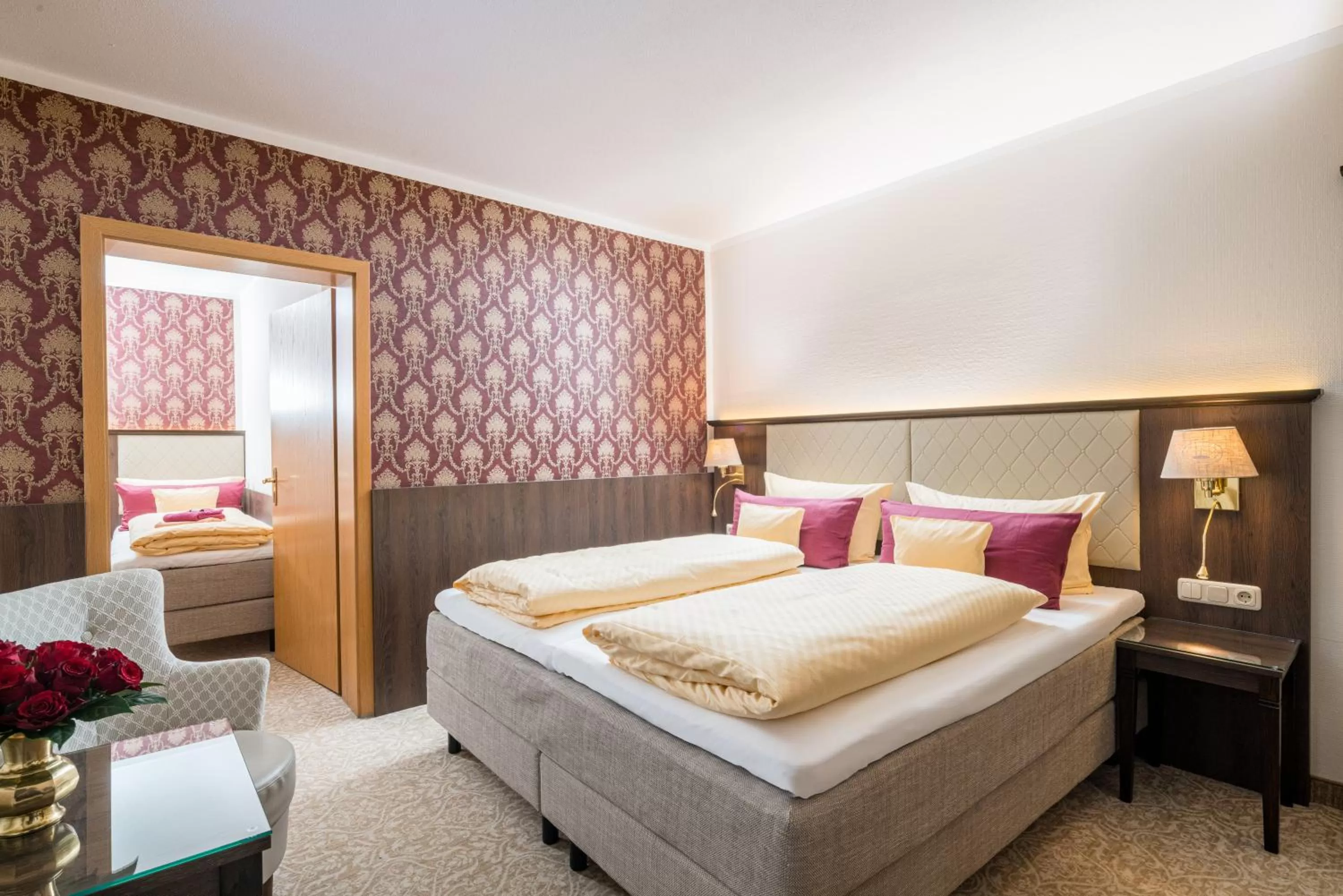 Photo of the whole room, Bed in Schlosshotel Klaffenbach