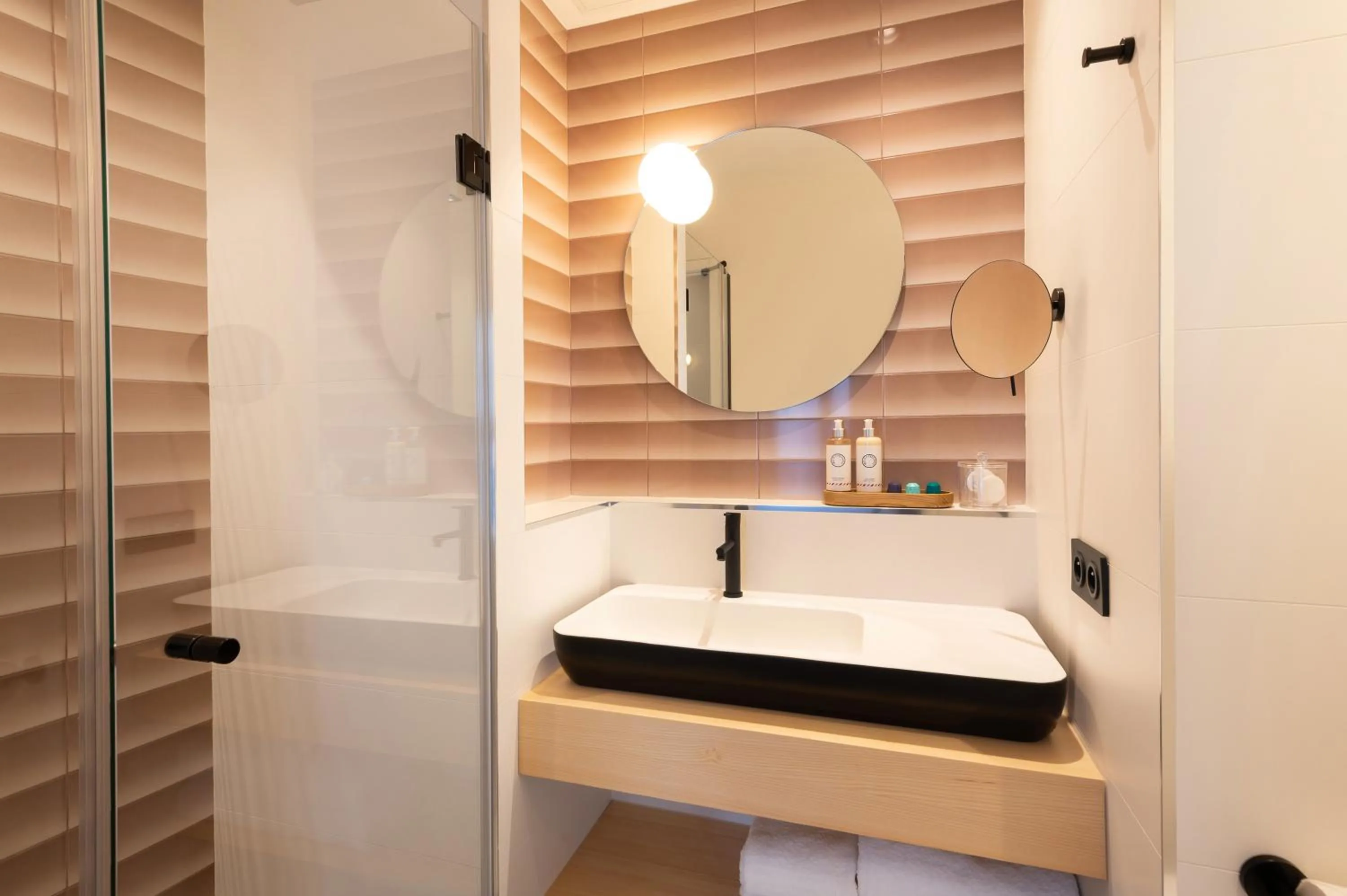 Bathroom in Hôtel Amoi Paris