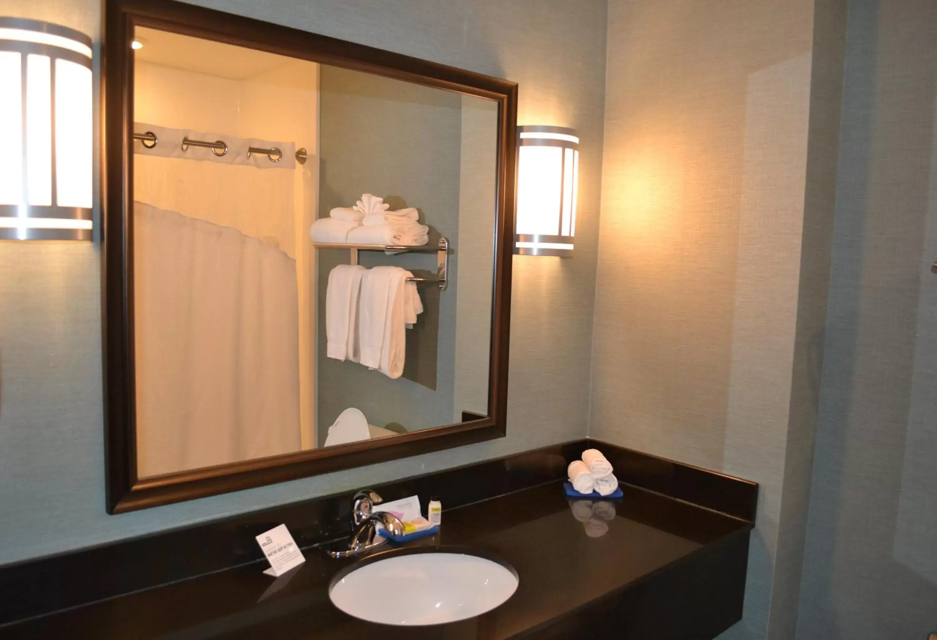 Standard Queen Room with Two Queen Beds in Holiday Inn Express Selinsgrove by IHG Standard Queen Room with Two Queen Beds in Holiday Inn Express Selinsgrove by IHG