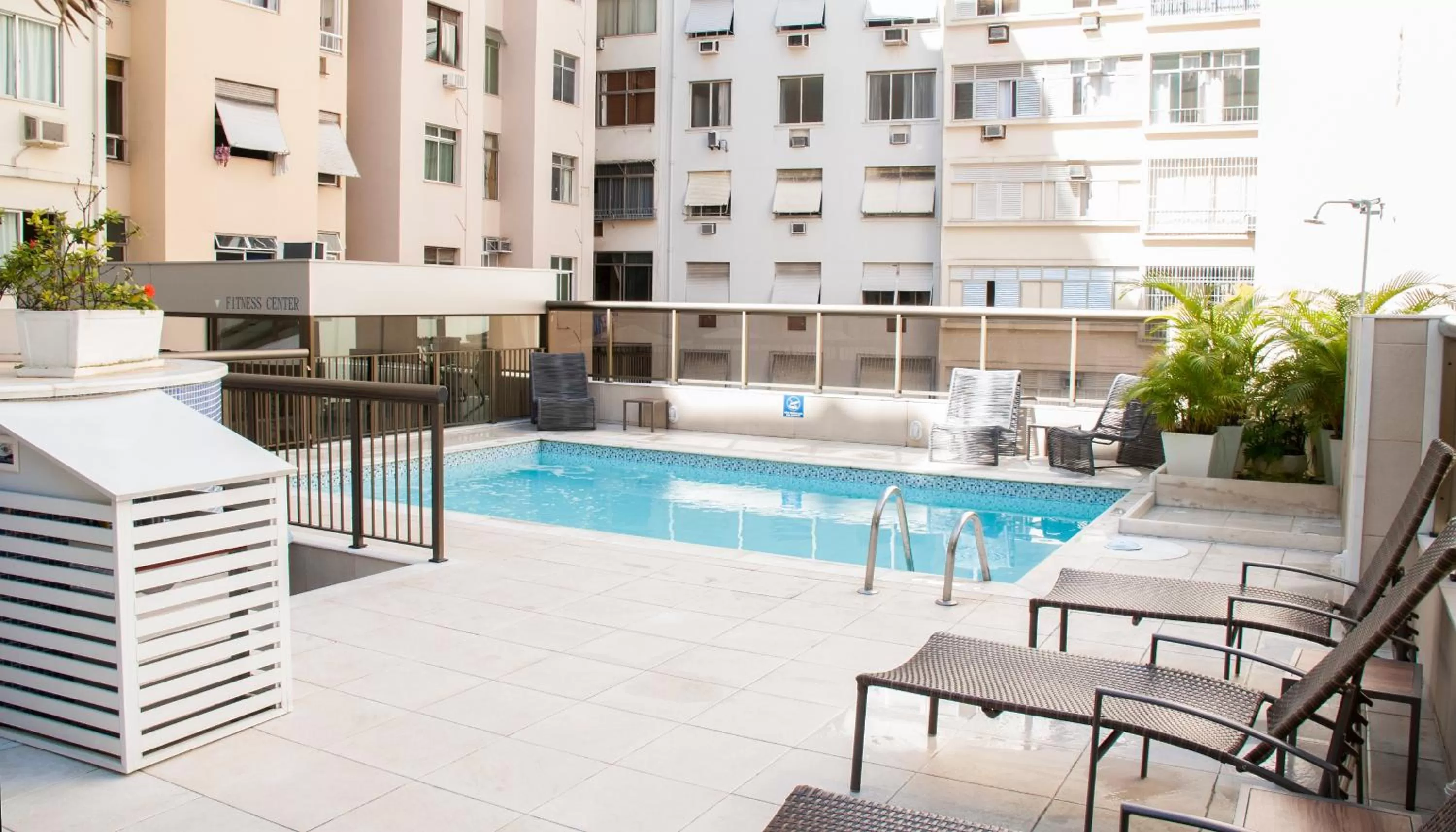 Swimming pool in Hotel Astoria Copacabana