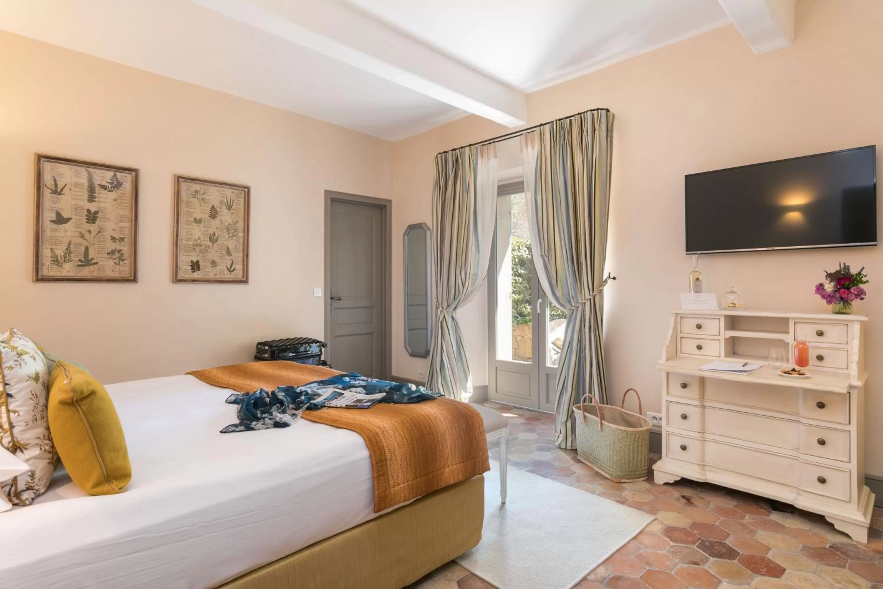 TV and multimedia, Bed in Château de Berne