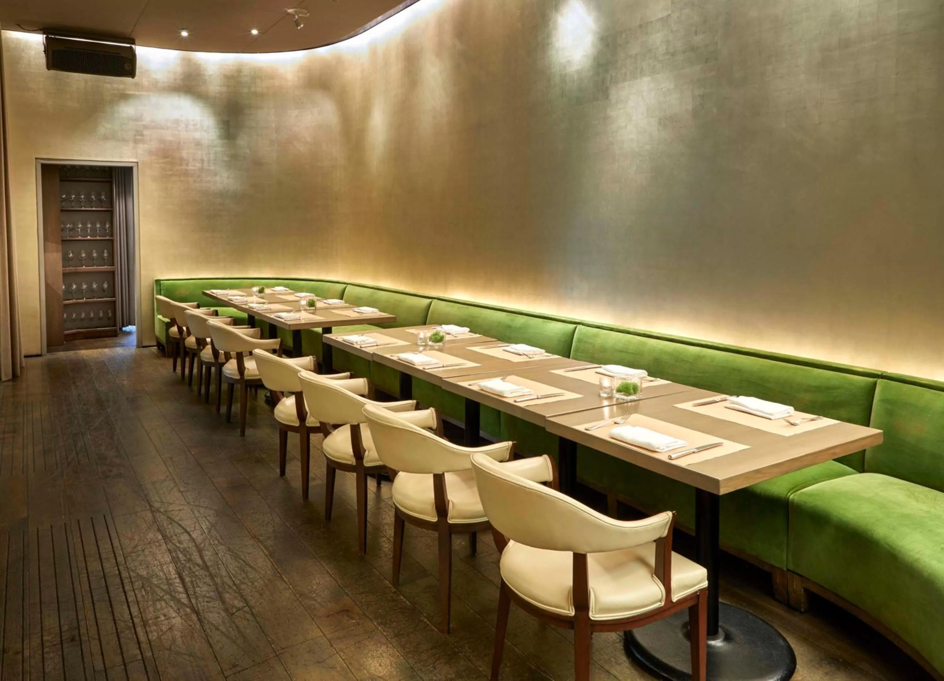 Restaurant/places to eat in Ambassador Chicago, part of JdV by Hyatt