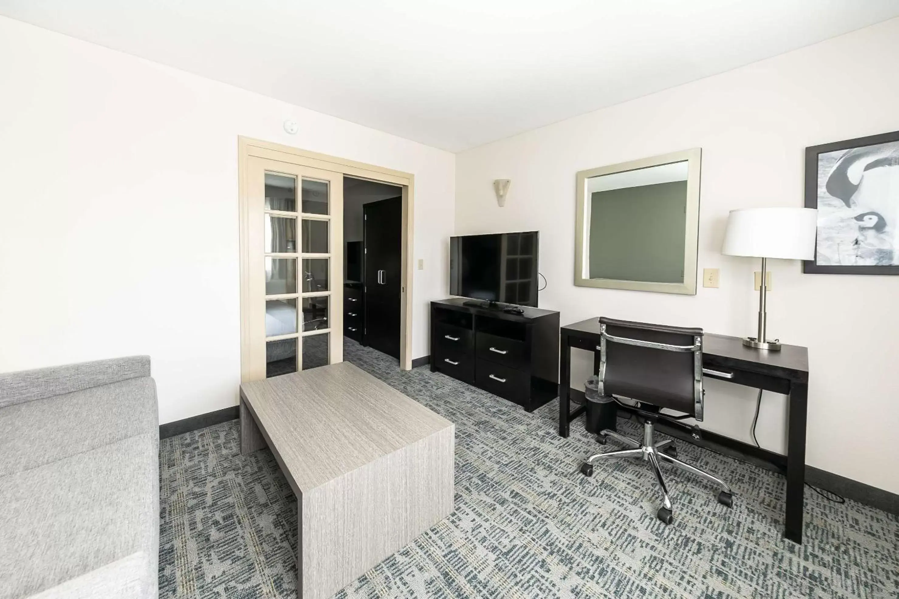 King Suite with Sofa Bed - Non-Smoking in Best Western Inn & Suites San Diego Zoo -SeaWorld Area King Suite with Sofa Bed - Non-Smoking in Best Western Inn & Suites San Diego Zoo -SeaWorld Area