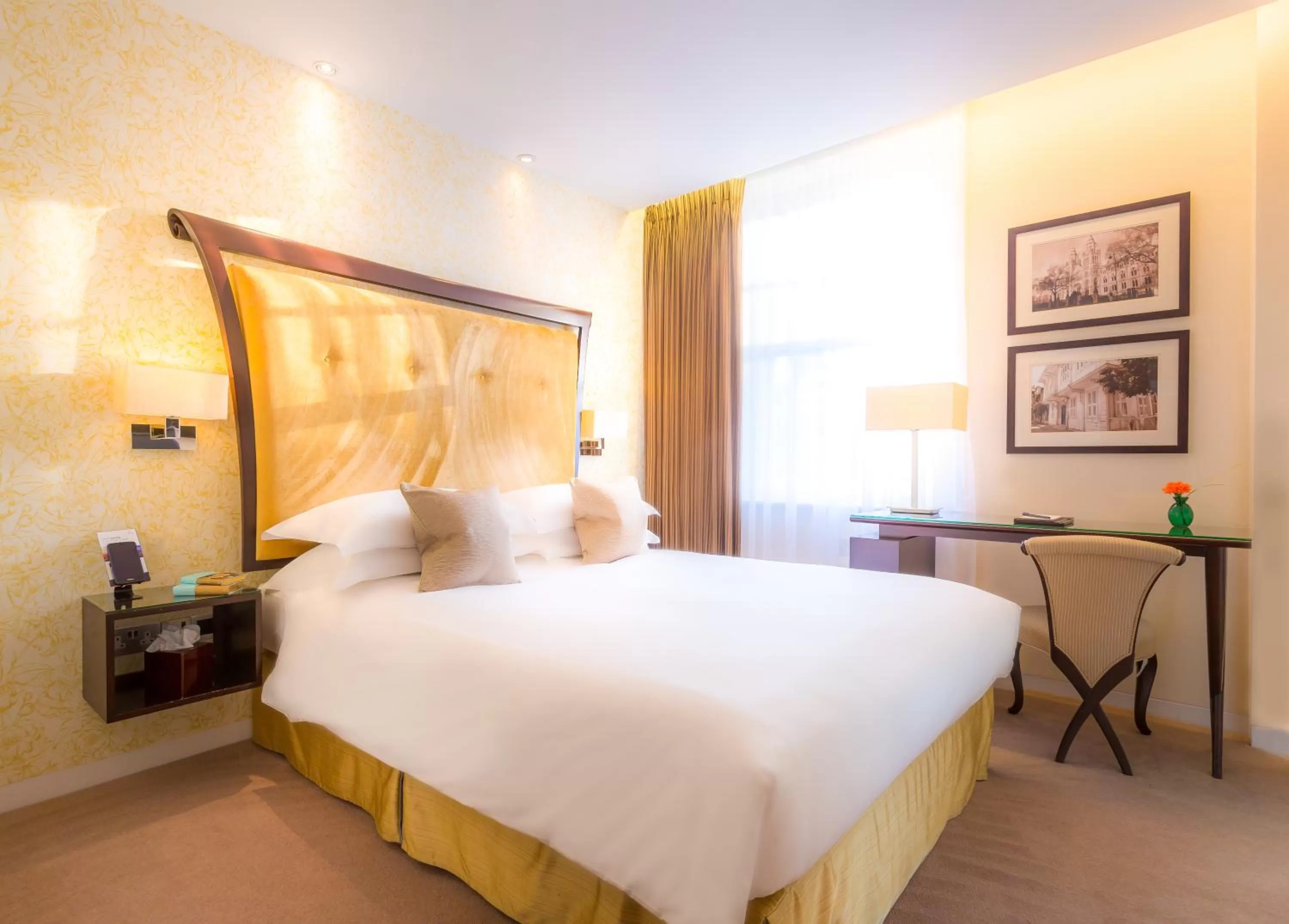 Restaurant/places to eat, Bed in Ten Manchester Street Hotel