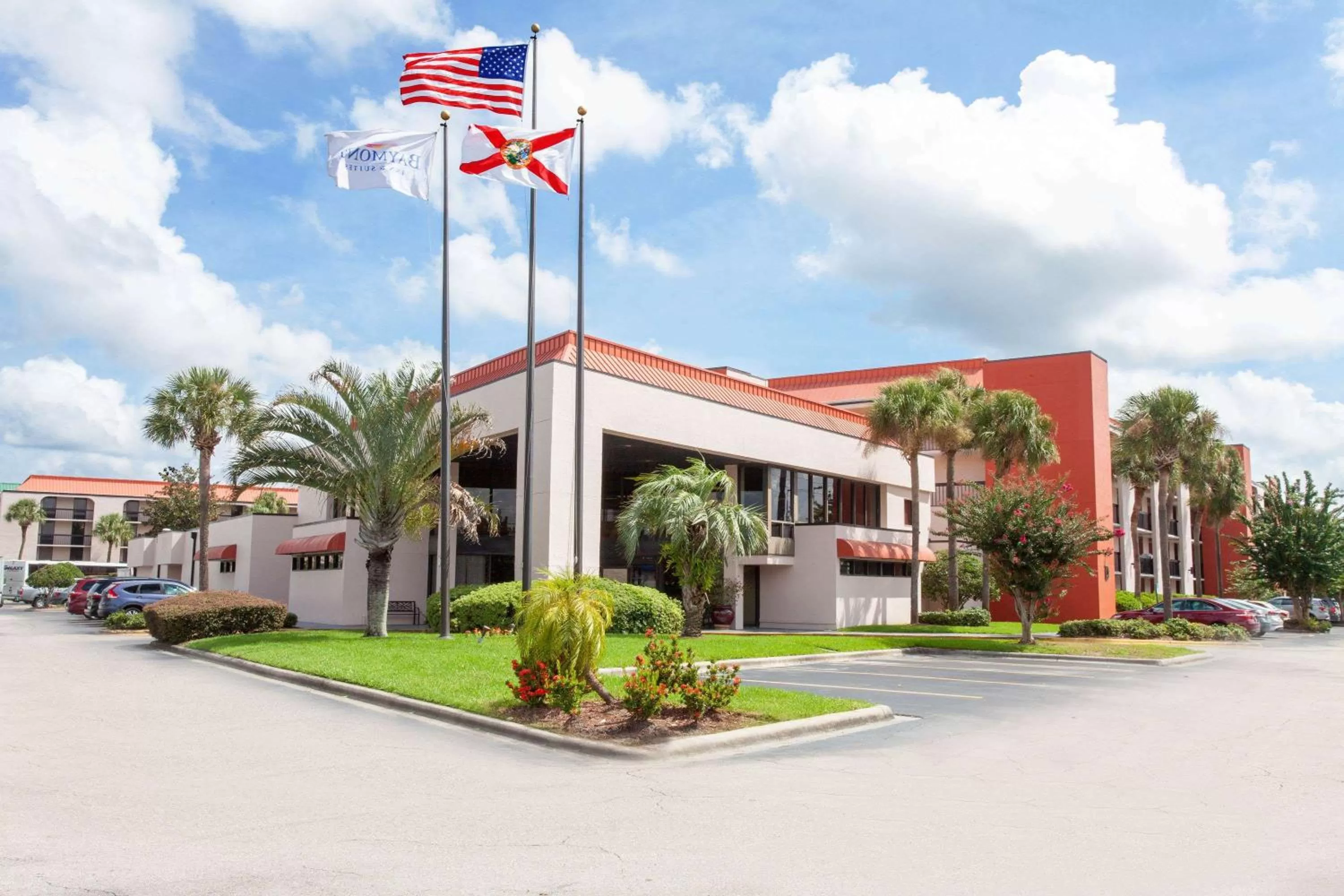Property building in Grand Hotel Orlando at Universal Blvd - Shuttle to Theme Parks