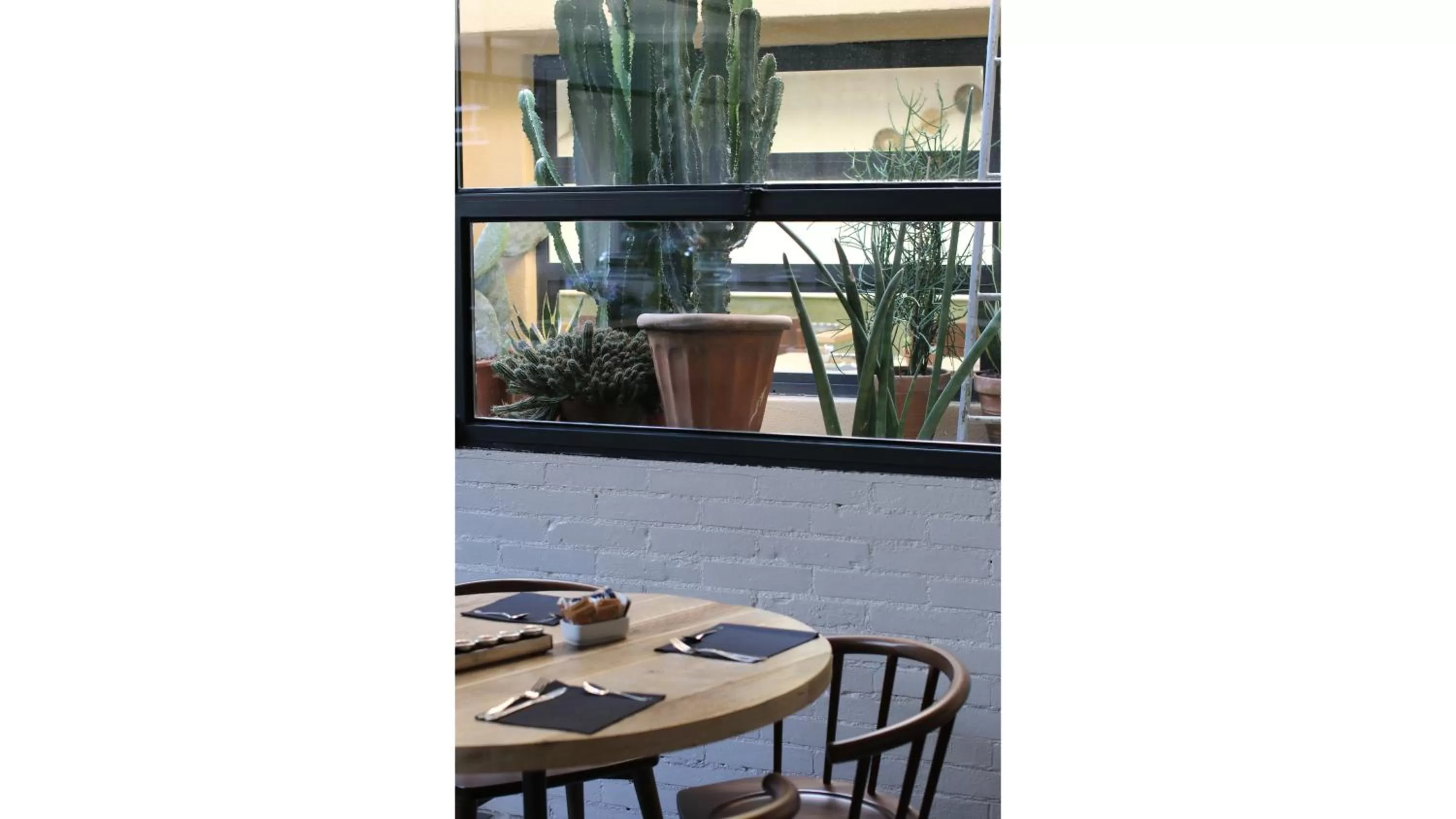 Restaurant/places to eat in c-hotels Diplomat