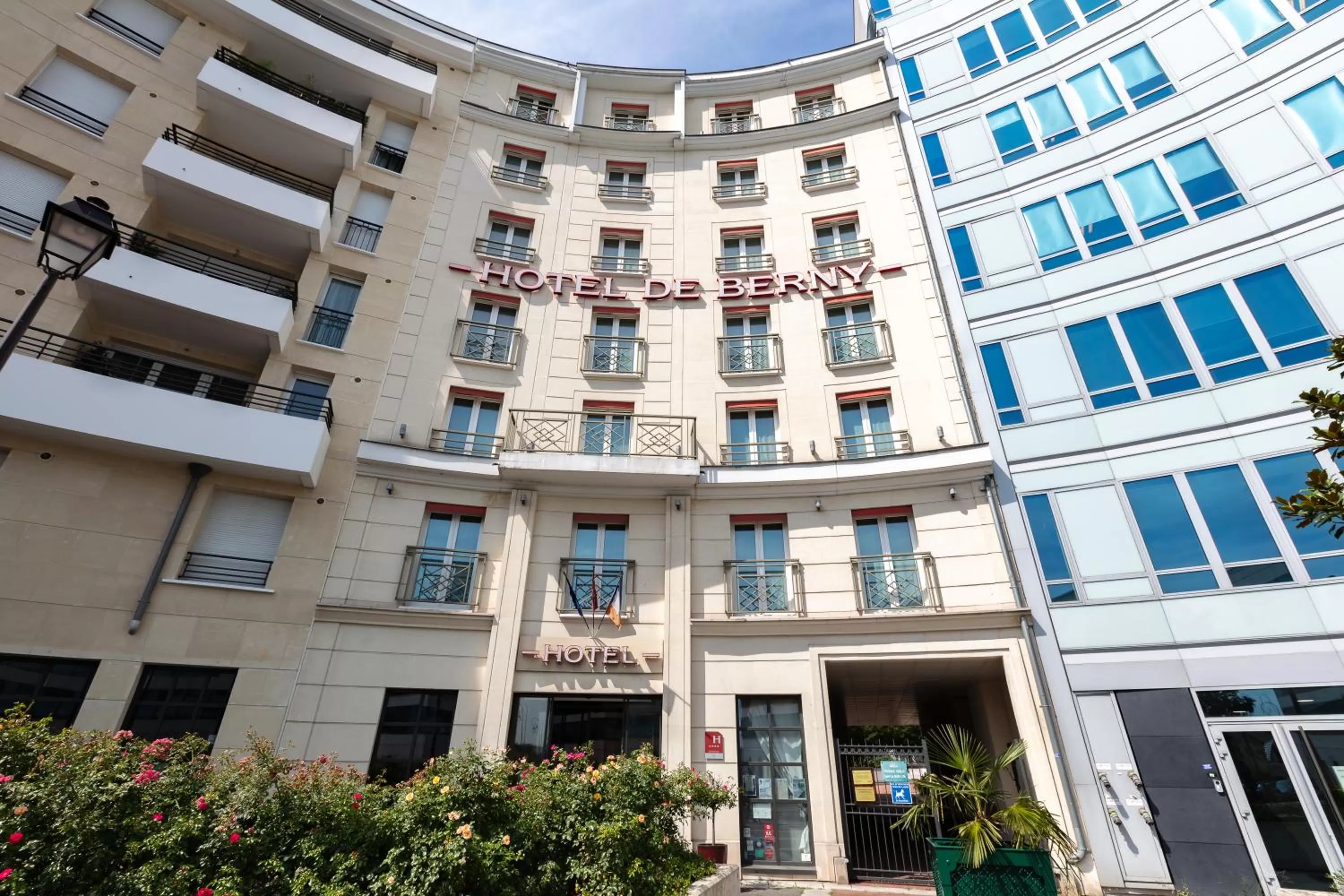 Property building in Hotel de Berny