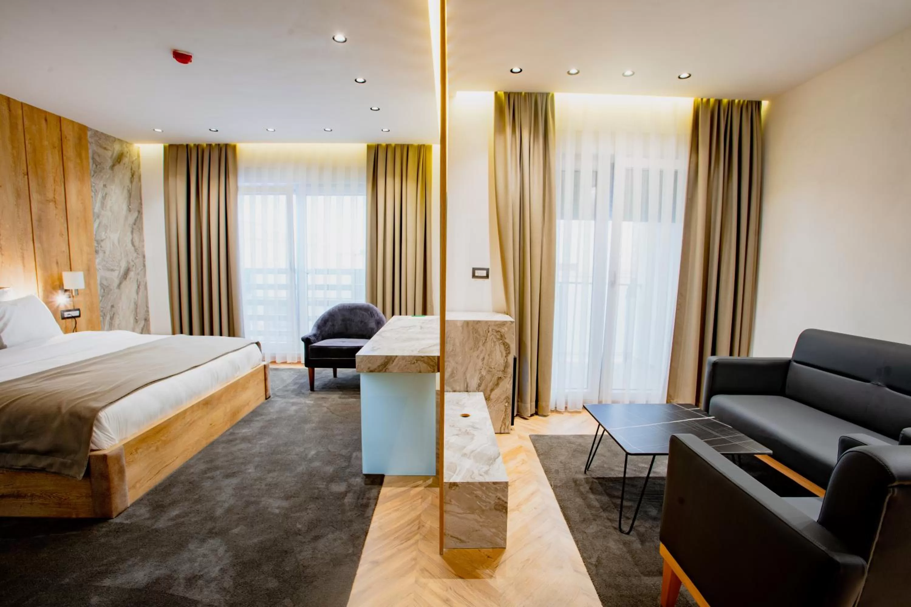 Living room in Ador Hotel