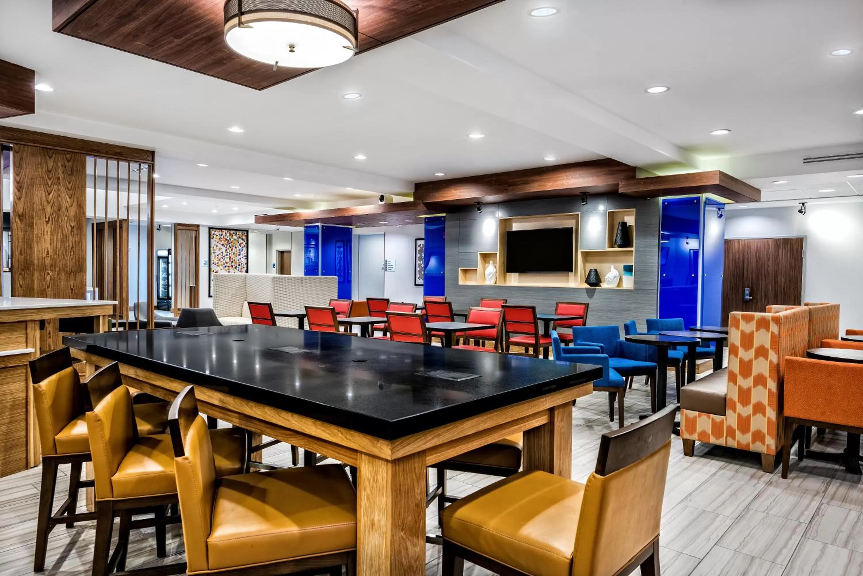 Breakfast in Holiday Inn Express & Suites Austin - Round Rock Area by IHG