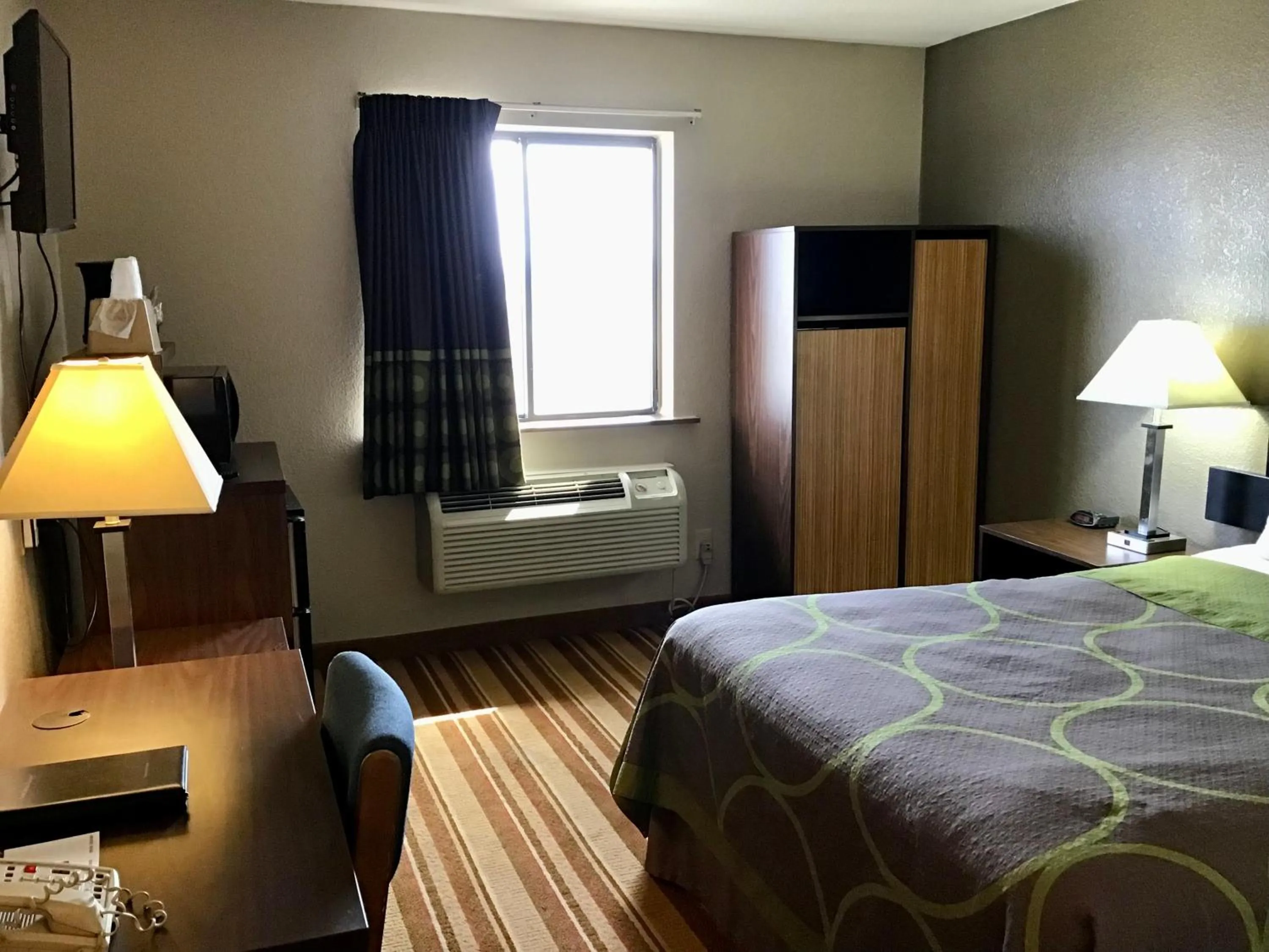 Bedroom, Bed in Super 8 by Wyndham Helena