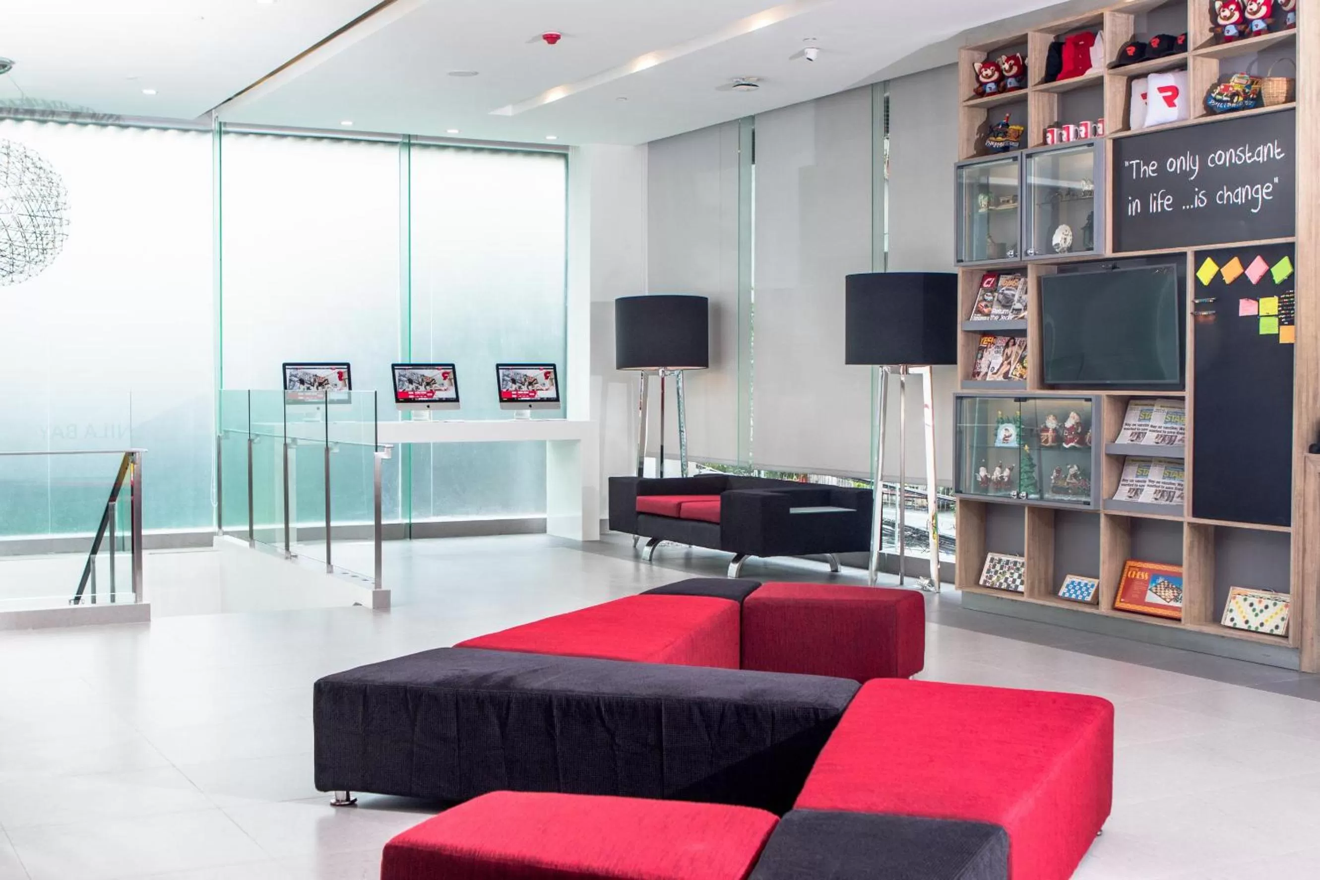 Lobby or reception in Red Planet Manila Bay