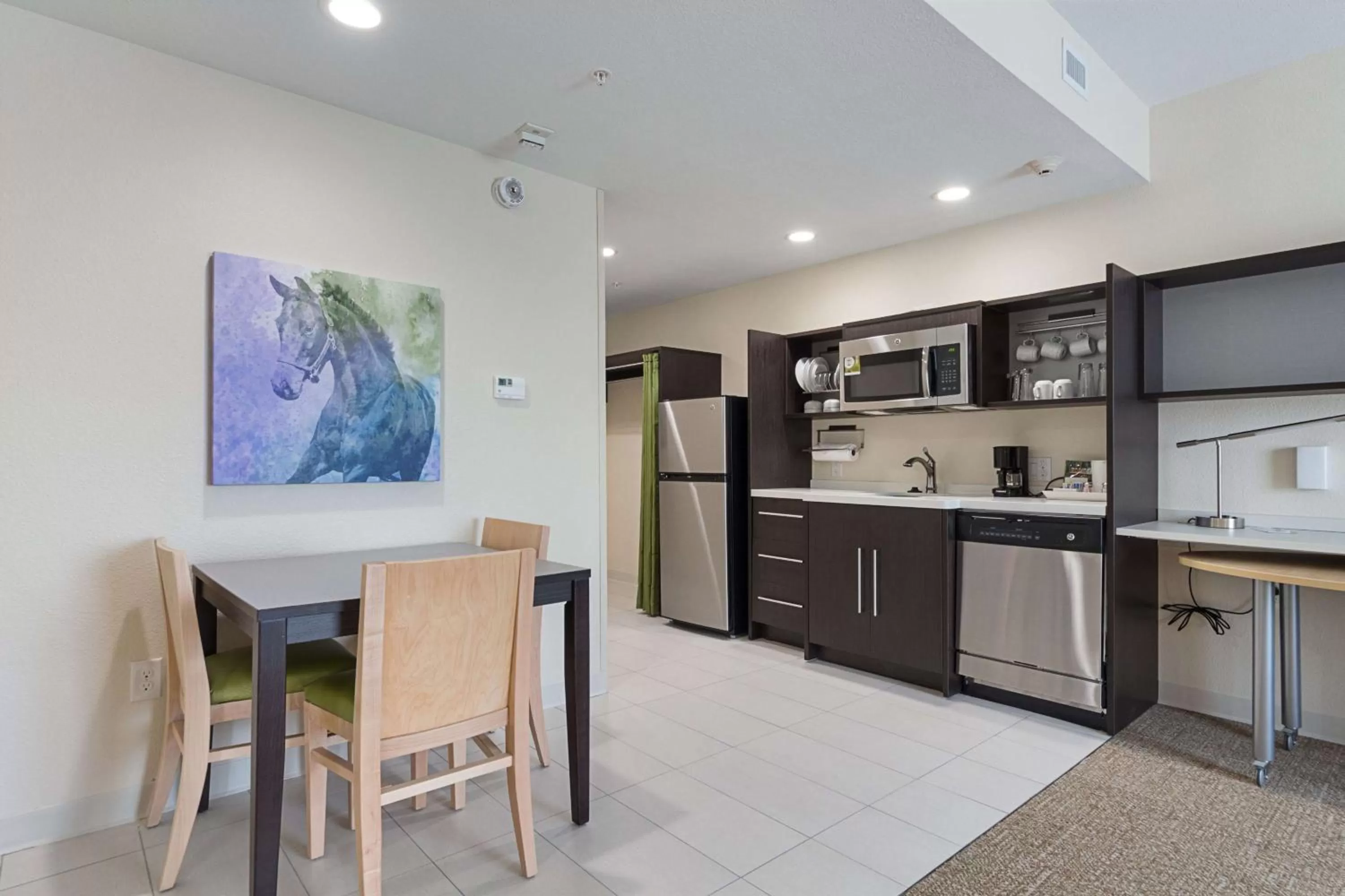 Kitchen or kitchenette in Home2 Suites By Hilton Dallas Grand Prairie