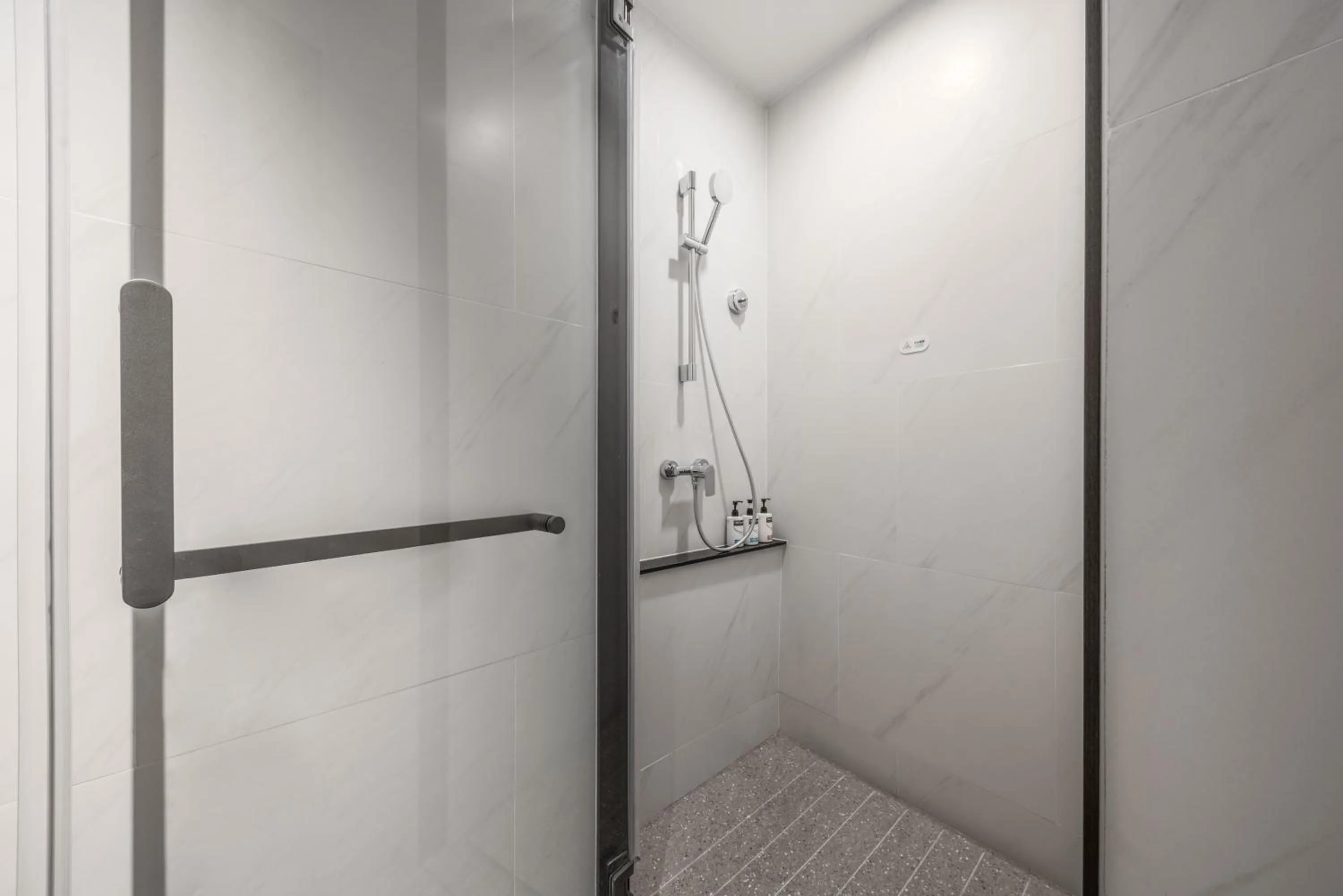 Shower in Holiday Inn Express Shantou Chenghai