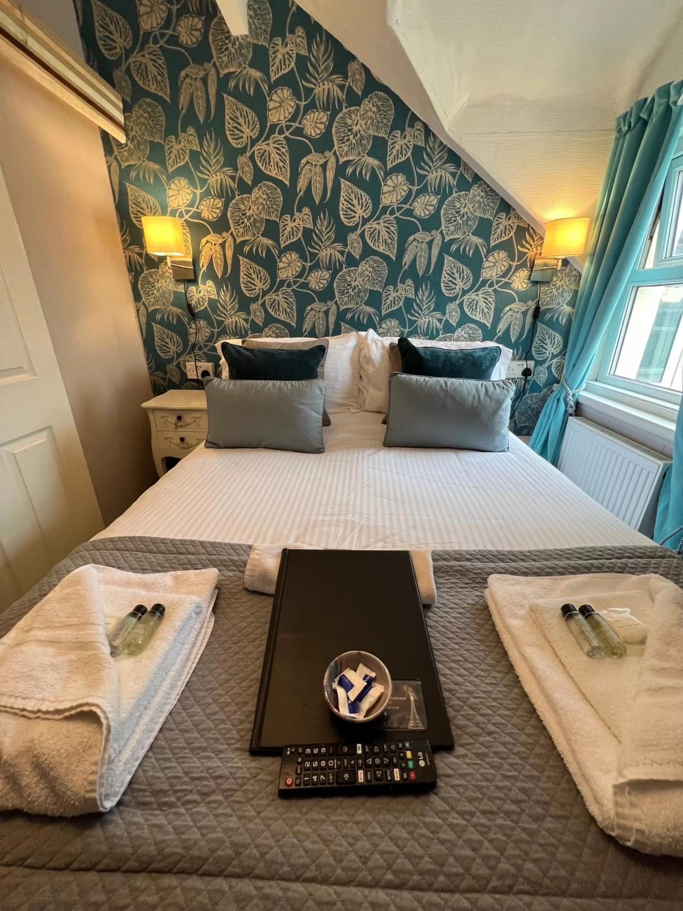 Bed in Delovely Hotel