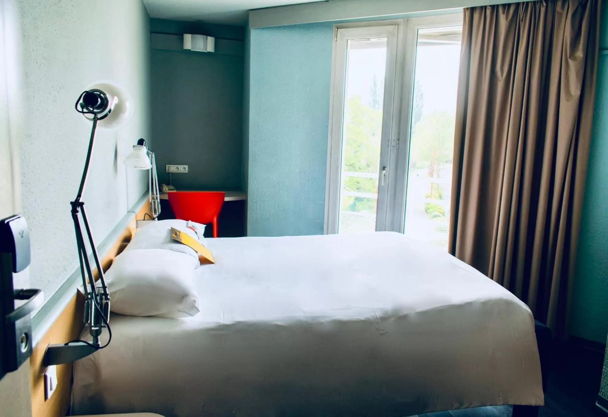 Photo of the whole room, Bed in ibis Strasbourg Aéroport Le Zénith