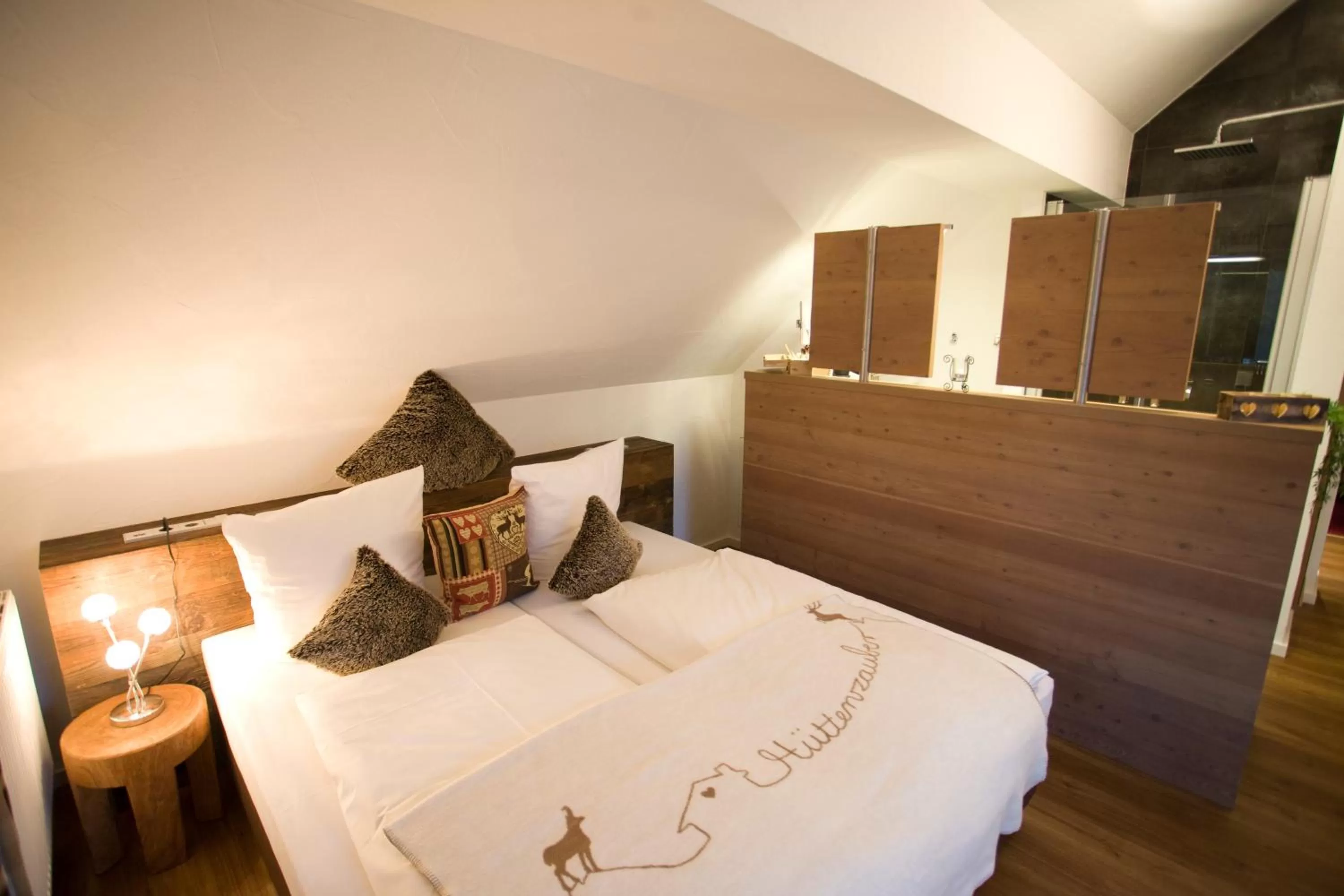 Bed in Alpin Lifestyle Hotel Löwen & Strauss