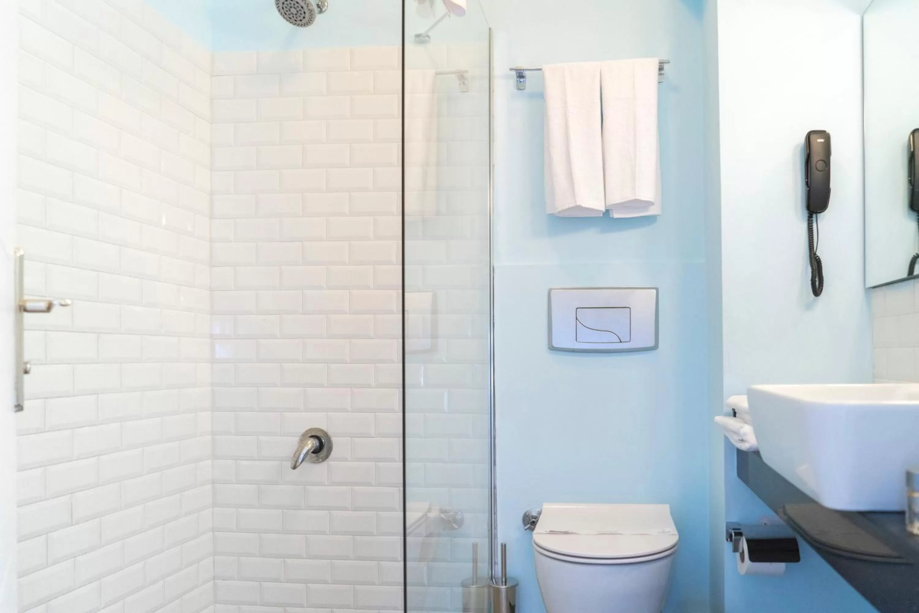 Bathroom in Niss Lara Hotel