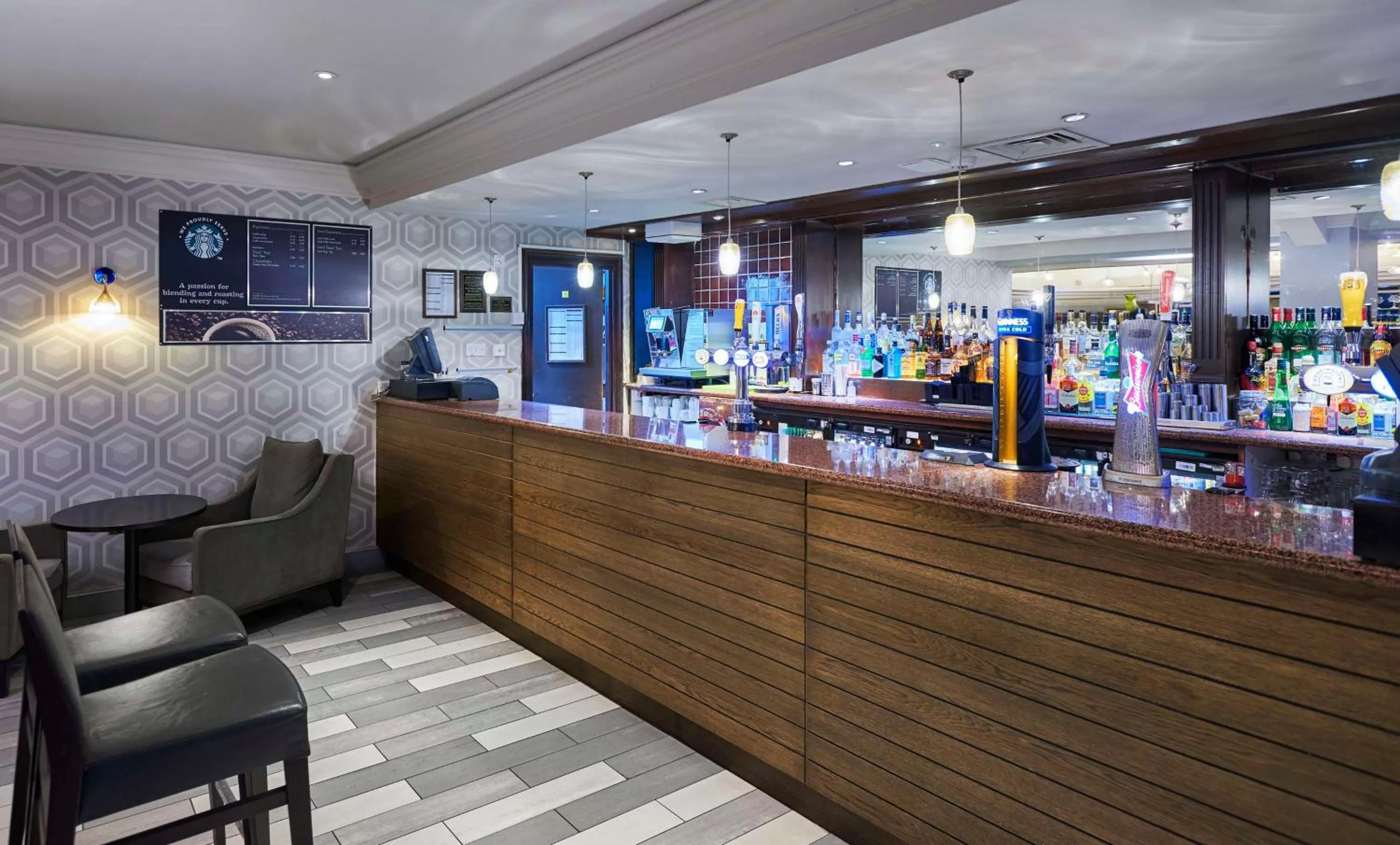Lounge or bar in DoubleTree by Hilton Bristol North