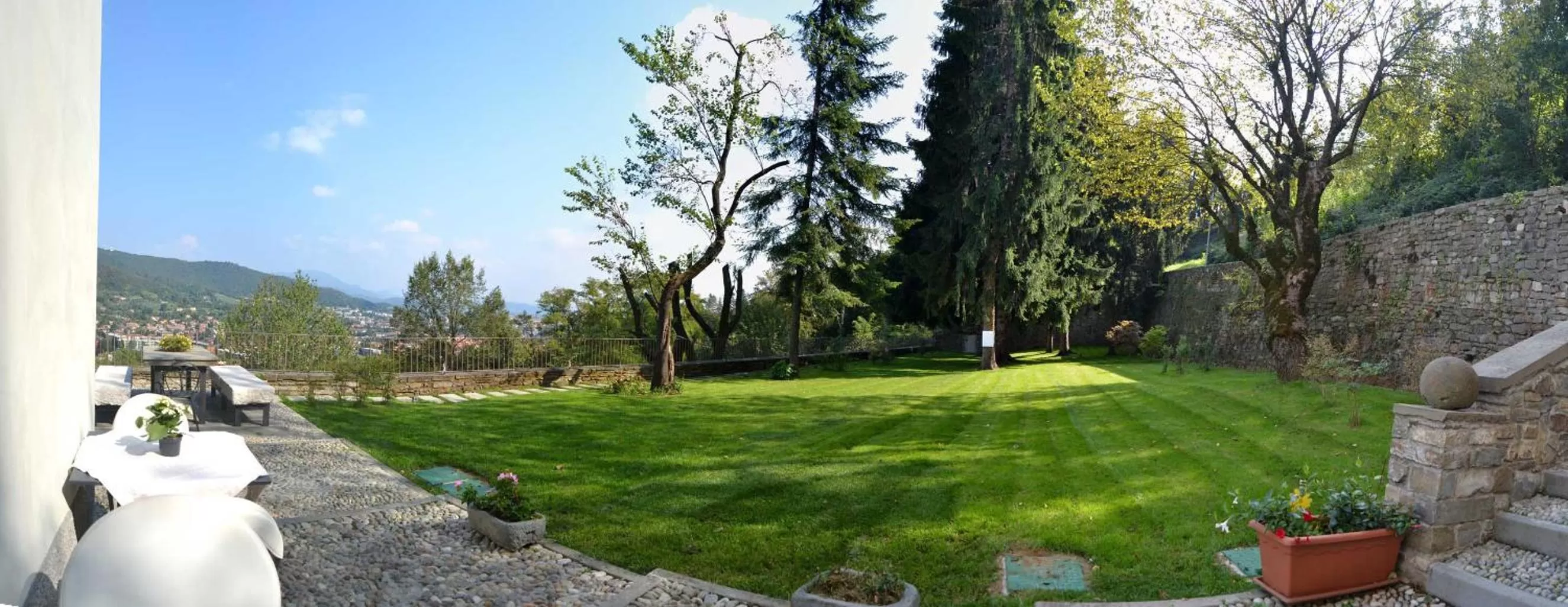 Garden view in B&B Dimora Delle Donnole Bergamo Alta