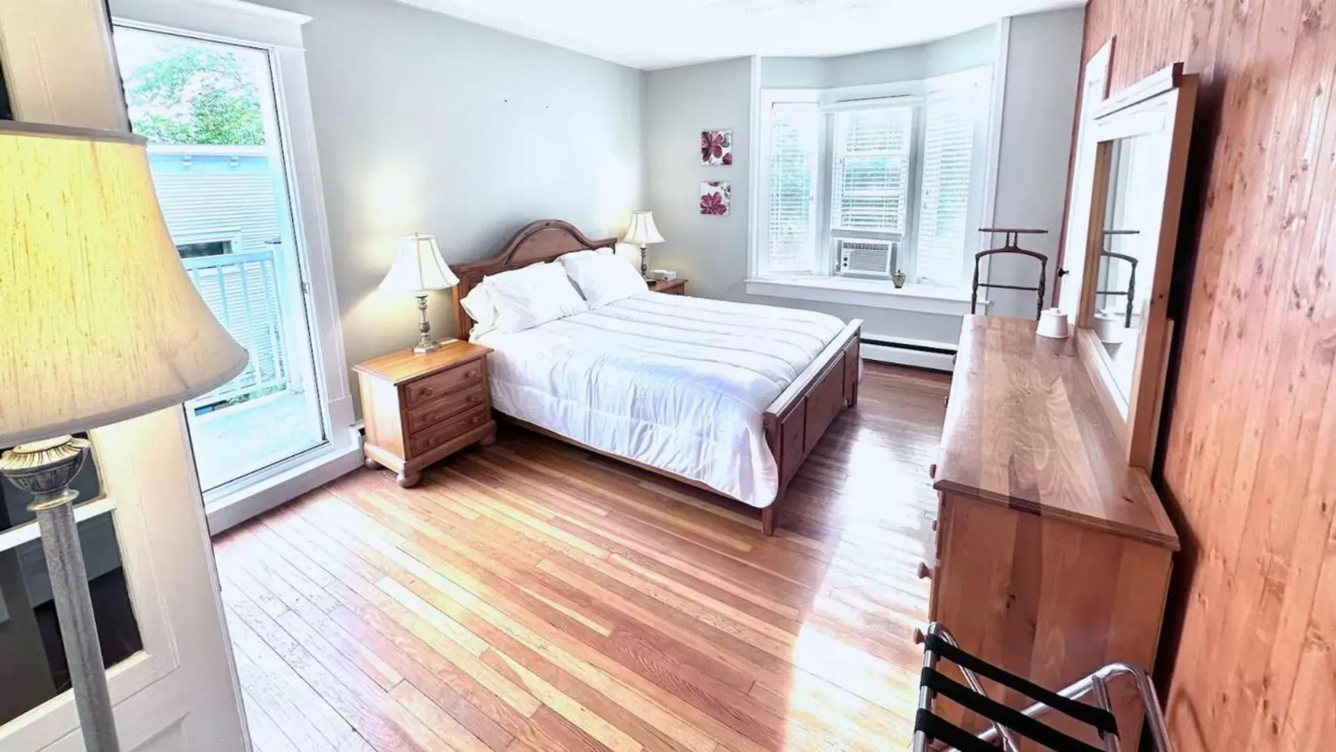 King Suite with Balcony in BNB Maison Drew King Suite with Balcony in BNB Maison Drew