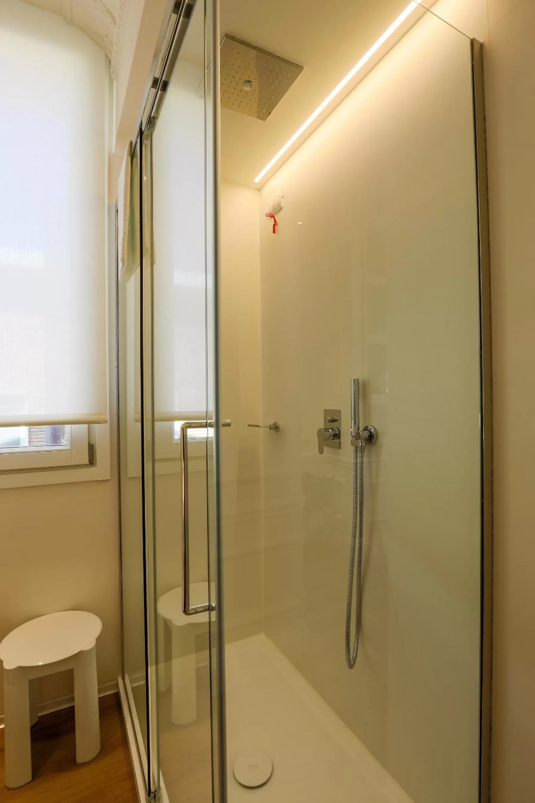 Shower in Grand Hotel Palace