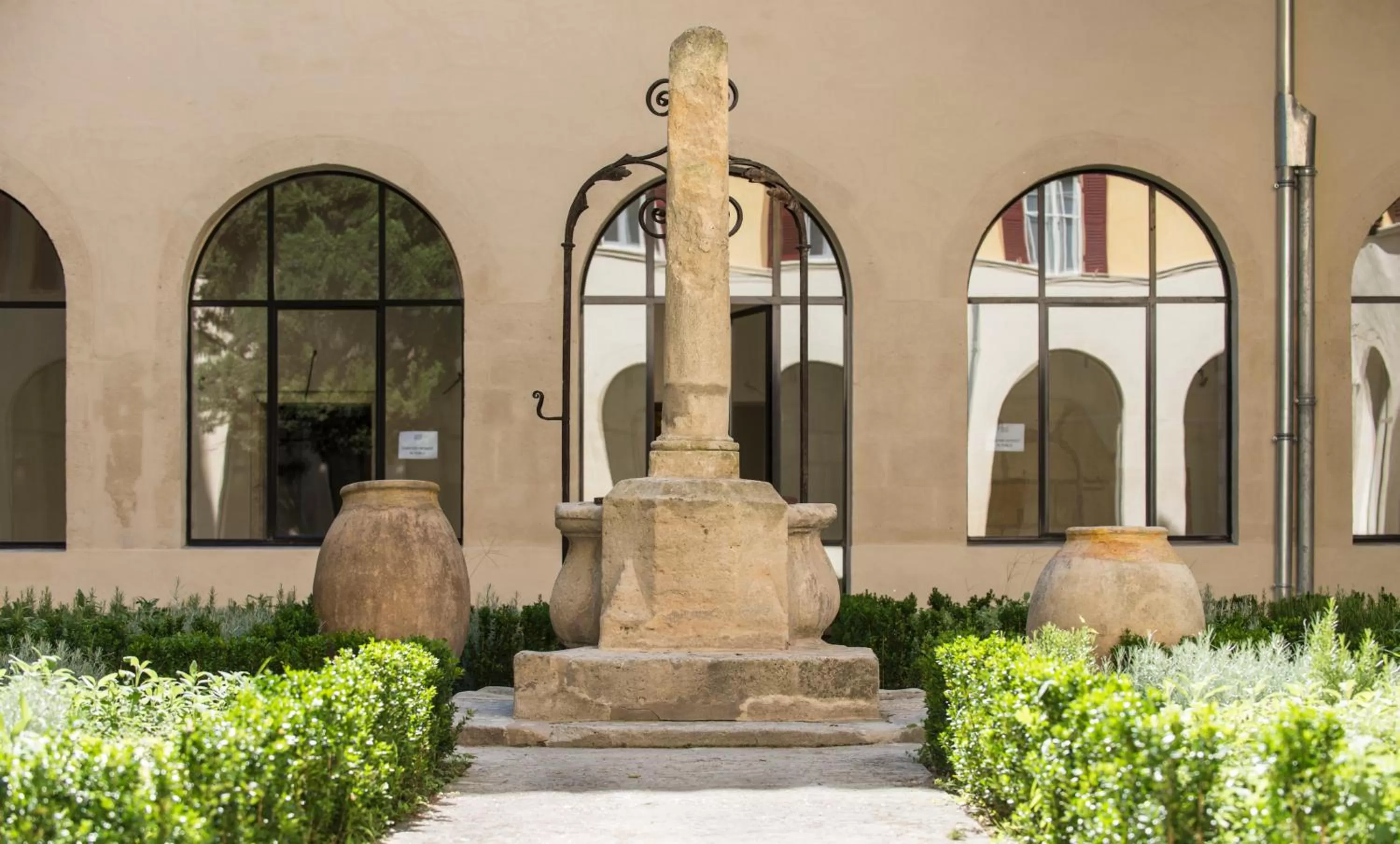 Facade/entrance in Jules César Hotel & Spa Arles - MGallery Collection