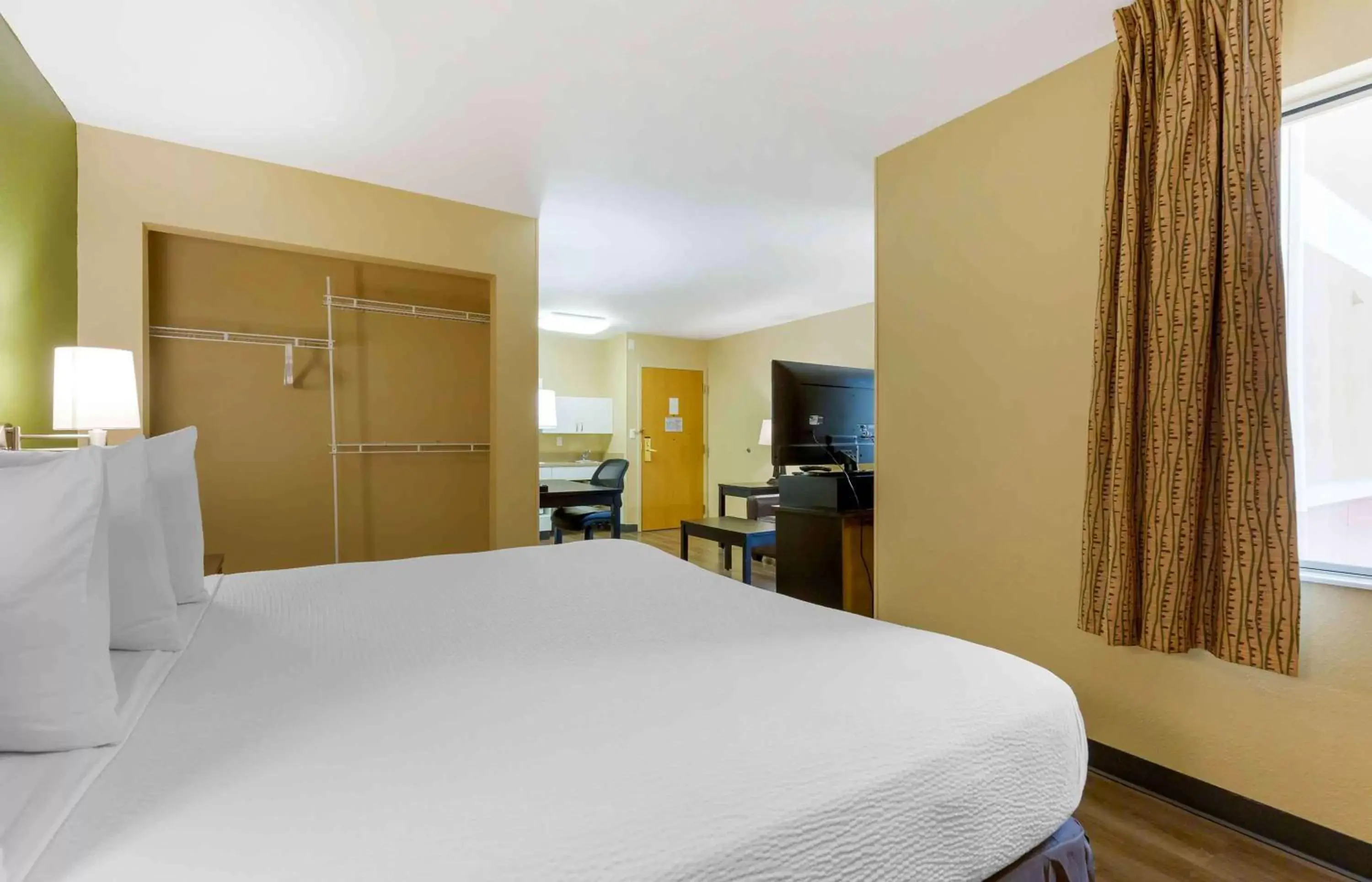 Deluxe Studio with 1 King Bed - Disability Access - Non-Smoking in Extended Stay America Suites - Washington, DC - Fairfax Deluxe Studio with 1 King Bed - Disability Access - Non-Smoking in Extended Stay America Suites - Washington, DC - Fairfax