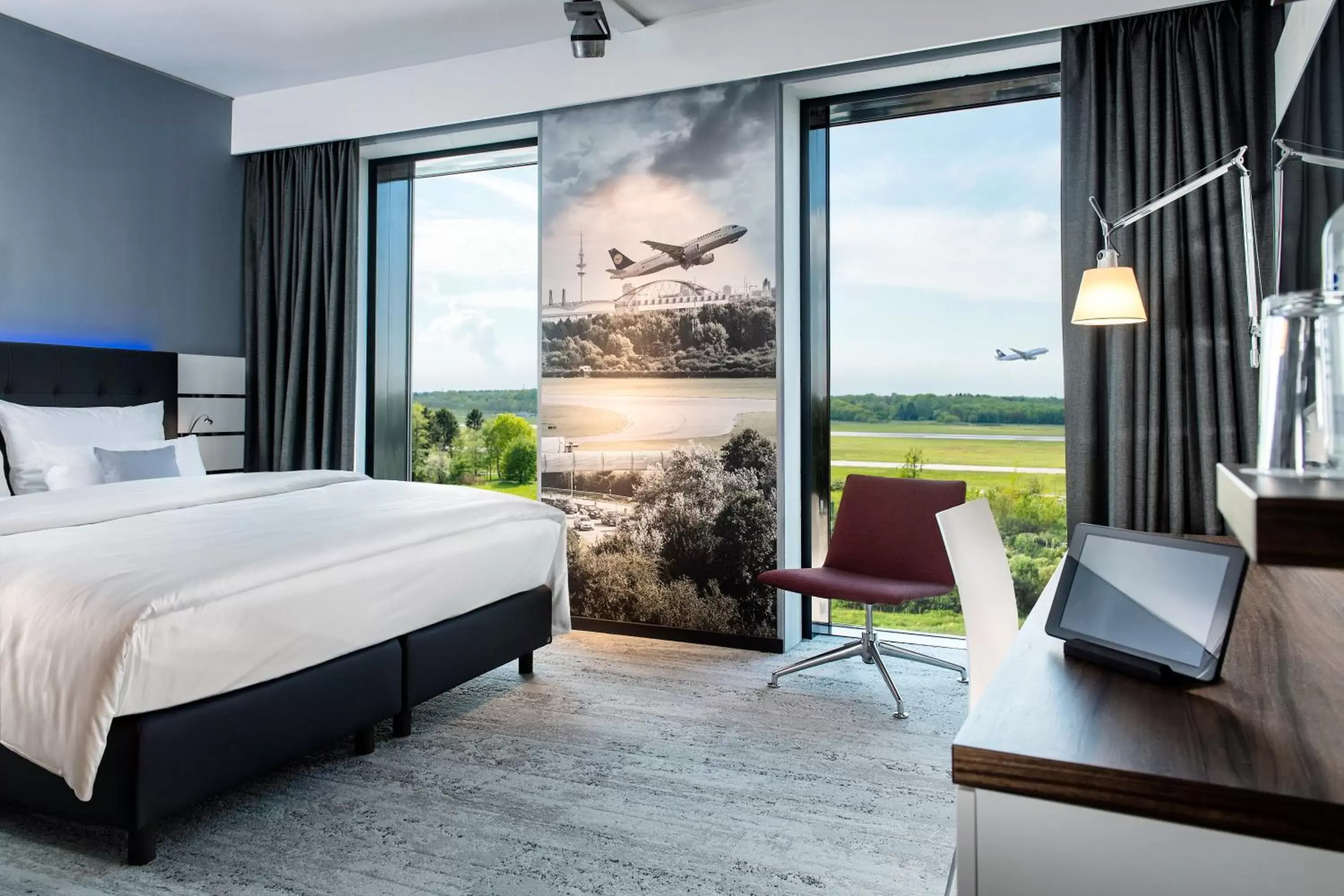Premium Economy Class, Guest room, 1 Double, City view in Airport Plaza Hotel Hamburg, vorher bekannt als Nordport Plaza Hotel Premium Economy Class, Guest room, 1 Double, City view in Airport Plaza Hotel Hamburg, vorher bekannt als Nordport Plaza Hotel