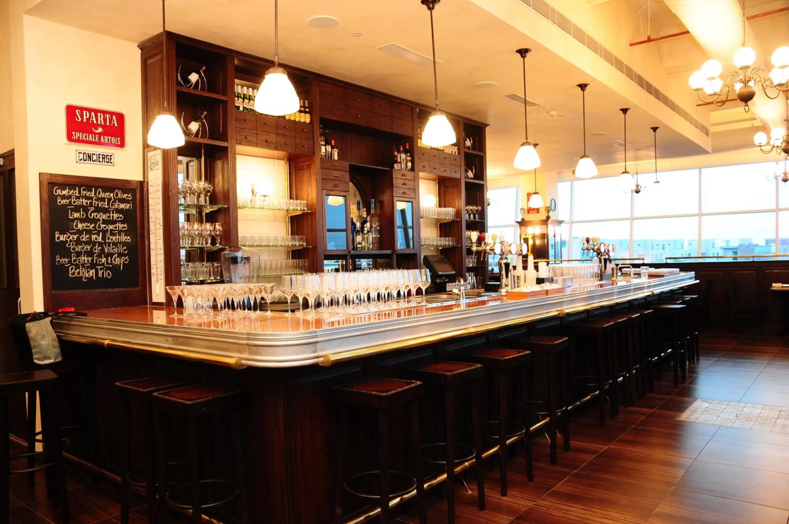 Lounge or bar in Crowne Plaza Greater Noida by IHG