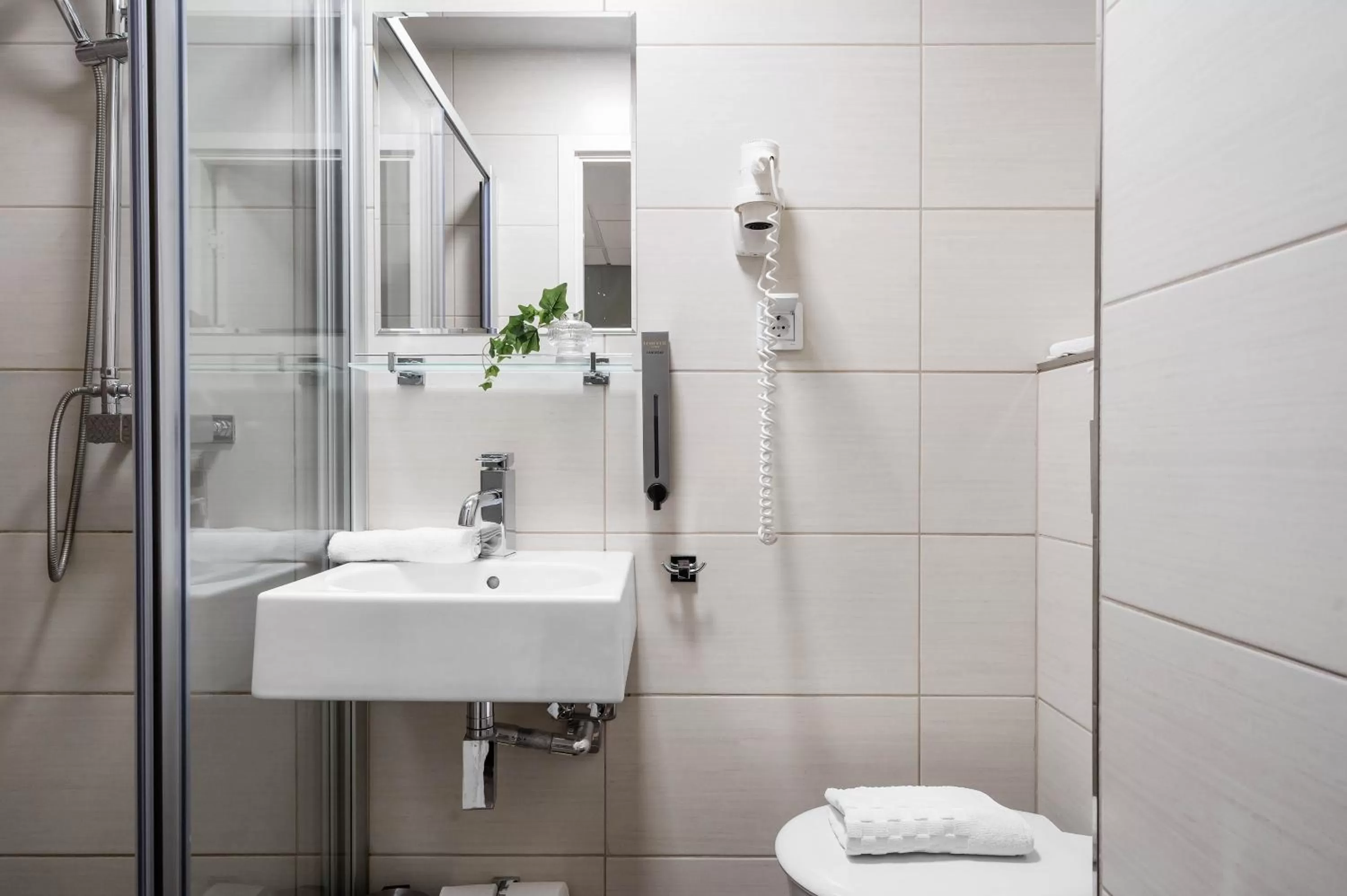 Shower in Hotel Point